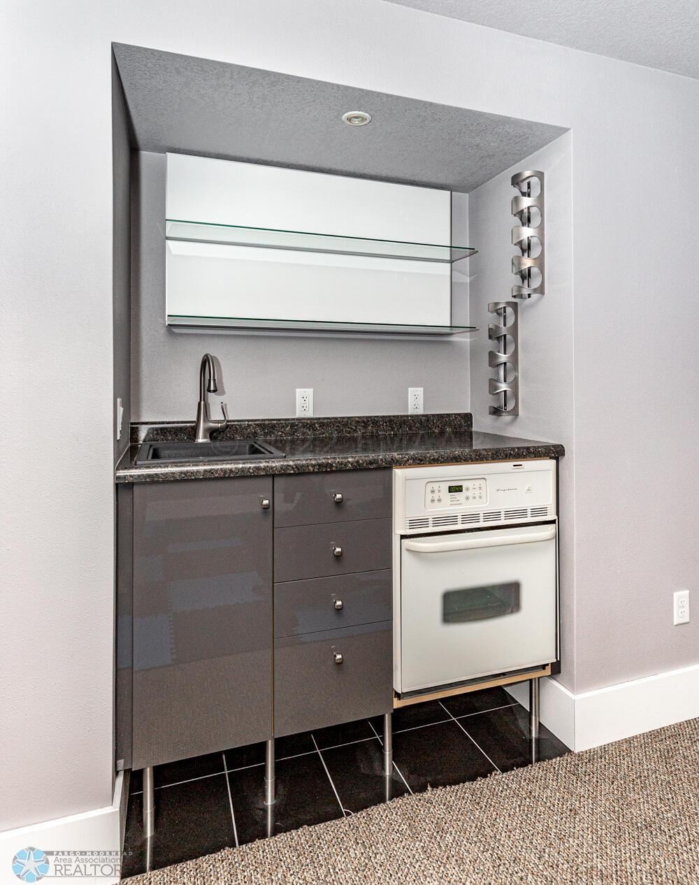 Family Room wet bar