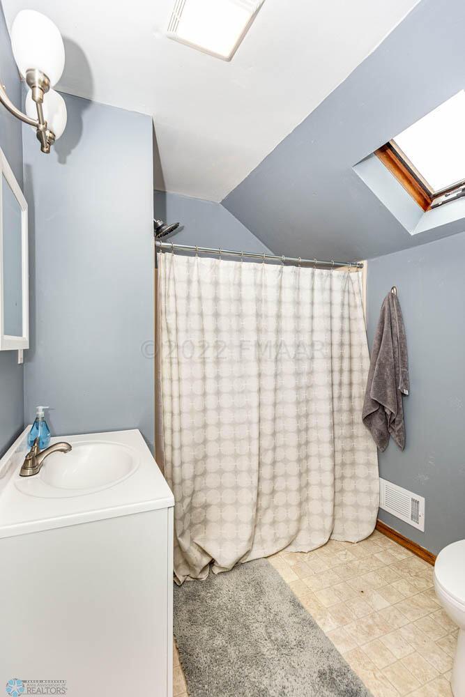 2nd Floor Bathroom