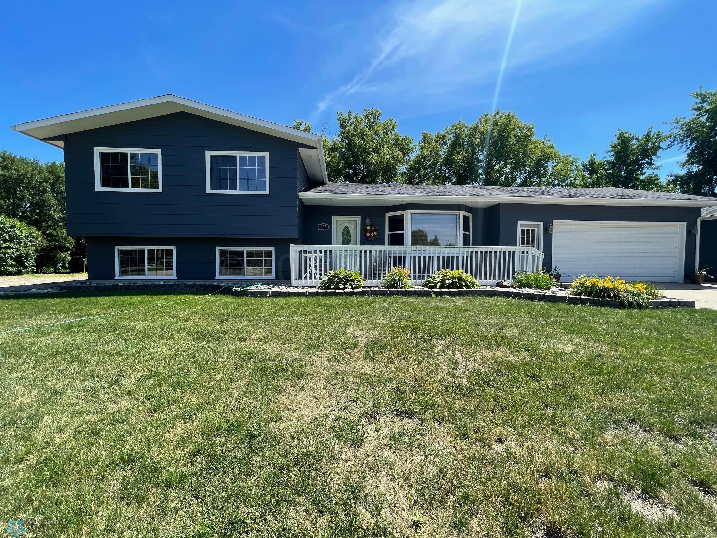 102 Brooktree Dr, Harwood, ND