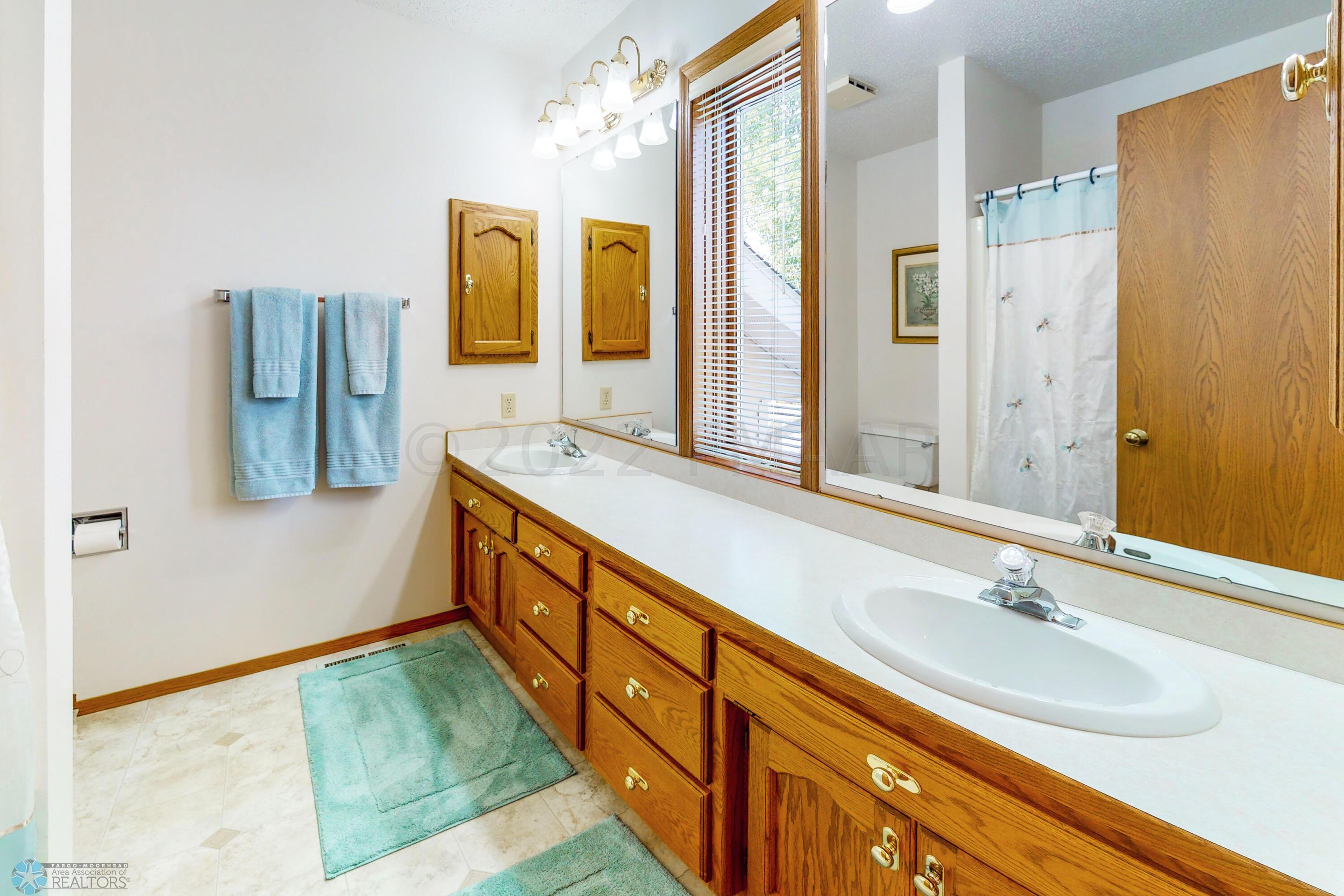 2509-33rd-St-S-Bathroom-Edit