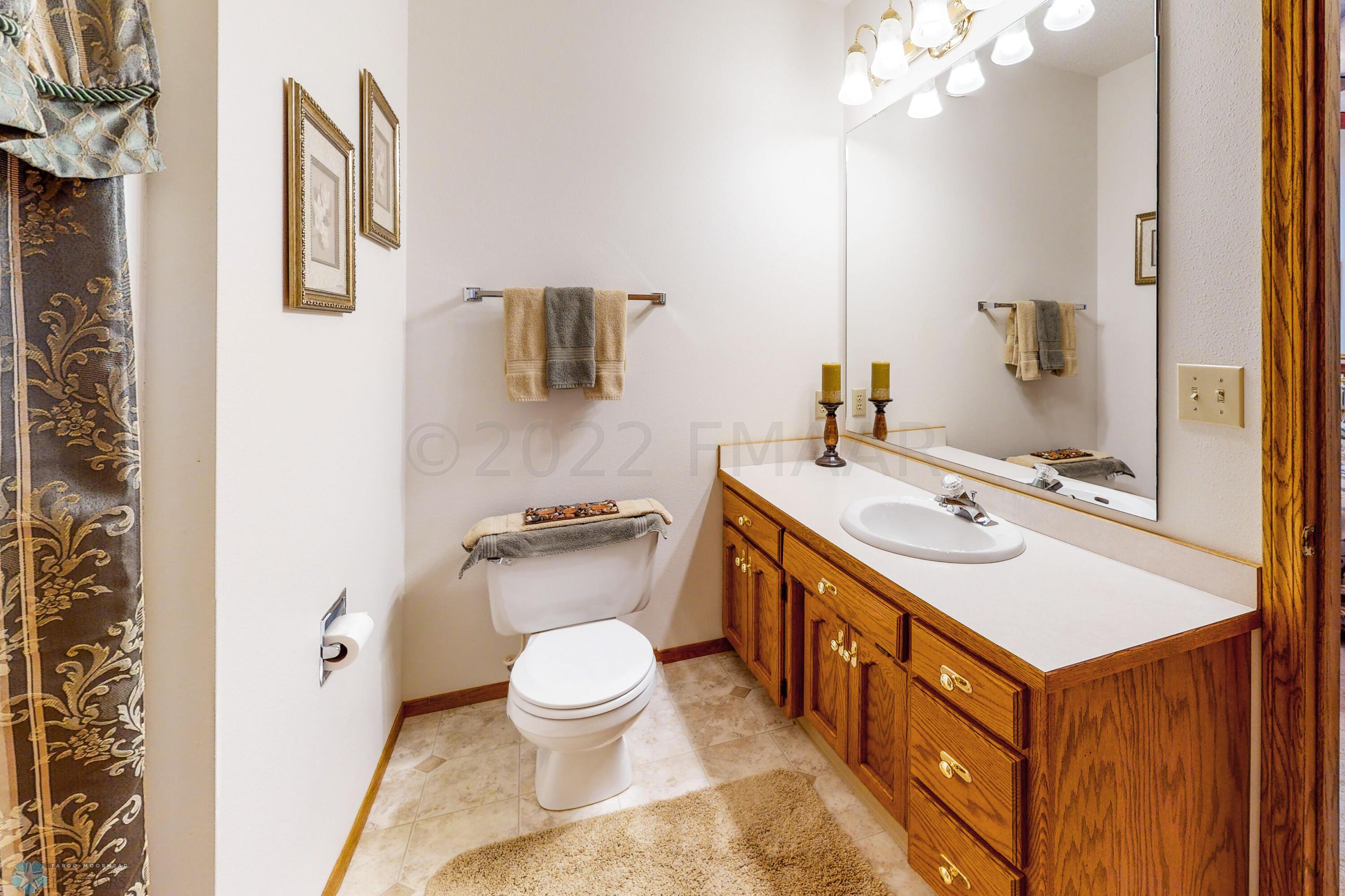 2509-33rd-St-S-Bathroom(1)-Edit