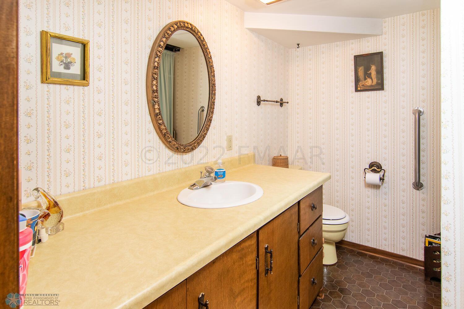 1/2 Bath