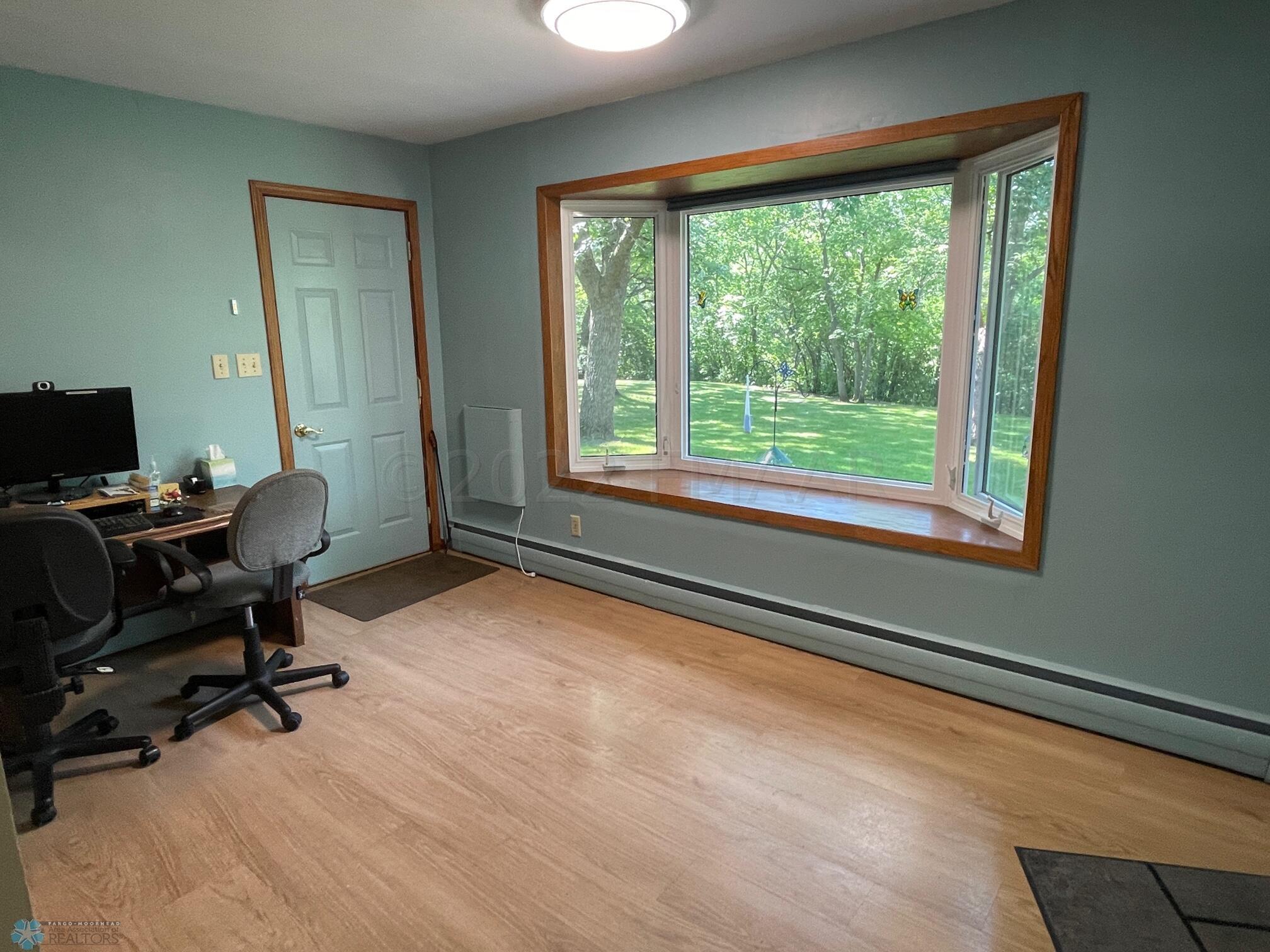 5-Dining room walks out to deck (1)