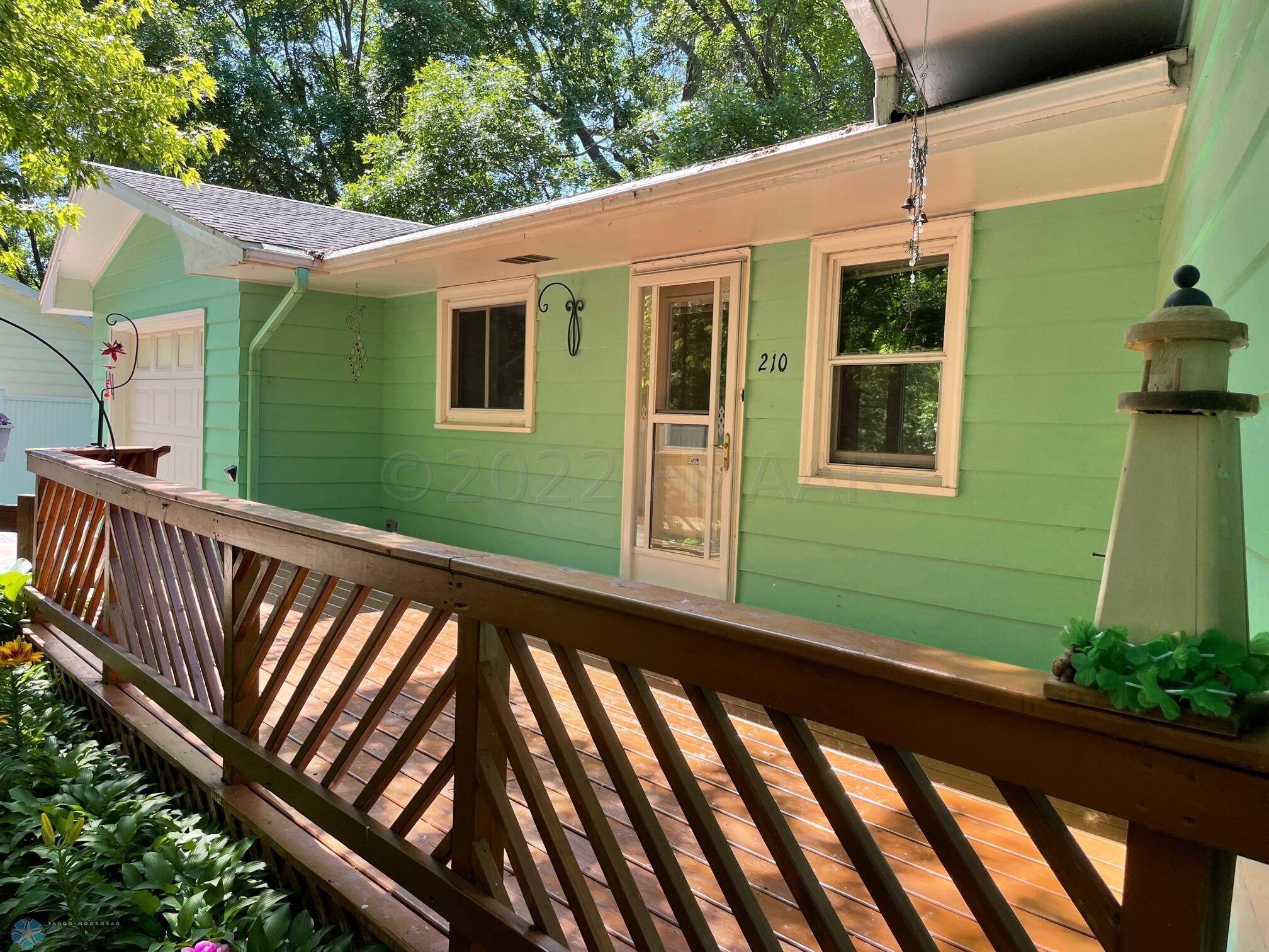 17-Deck by front entrance (1)