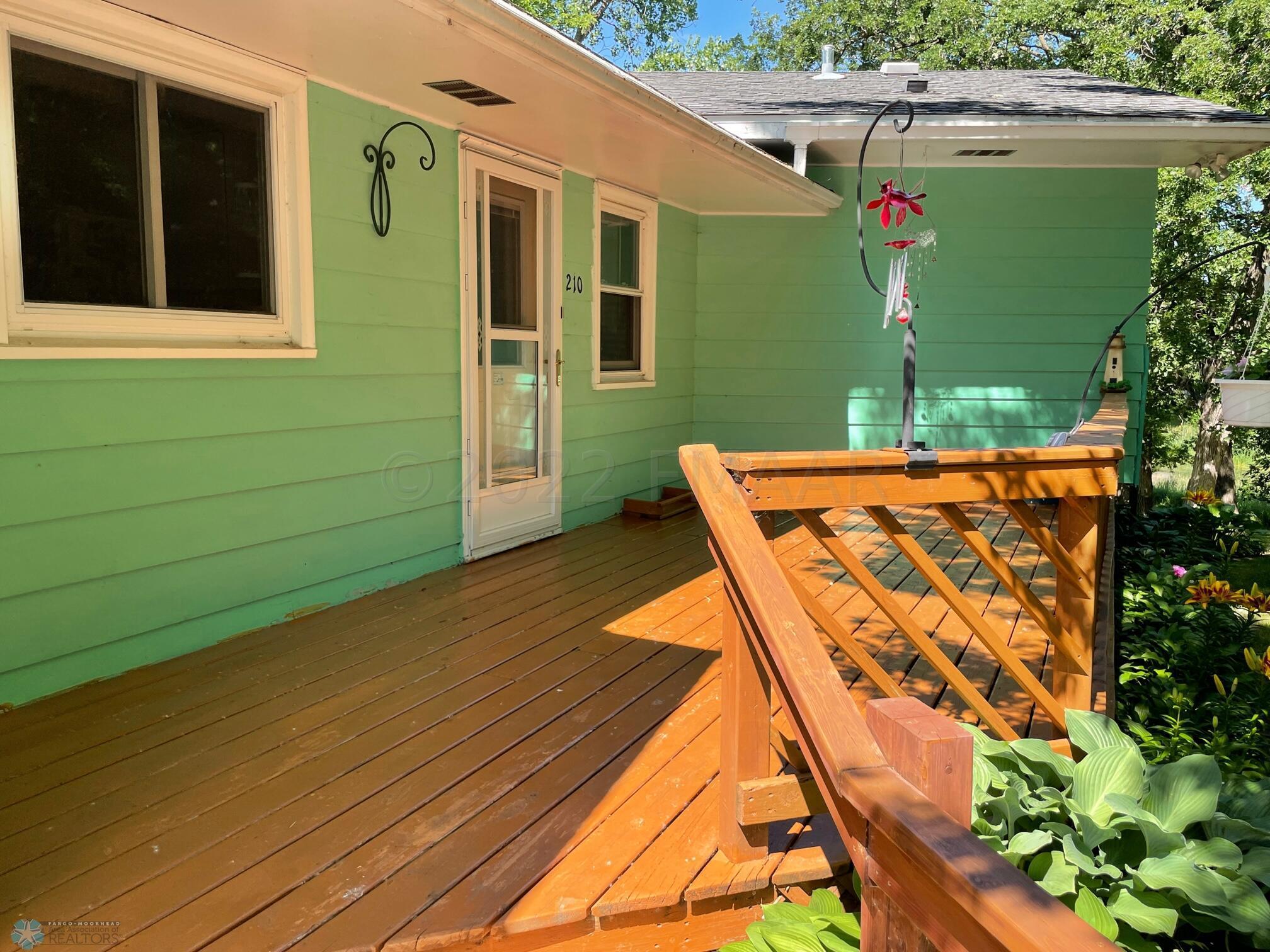 17-Deck by front entrance (2)
