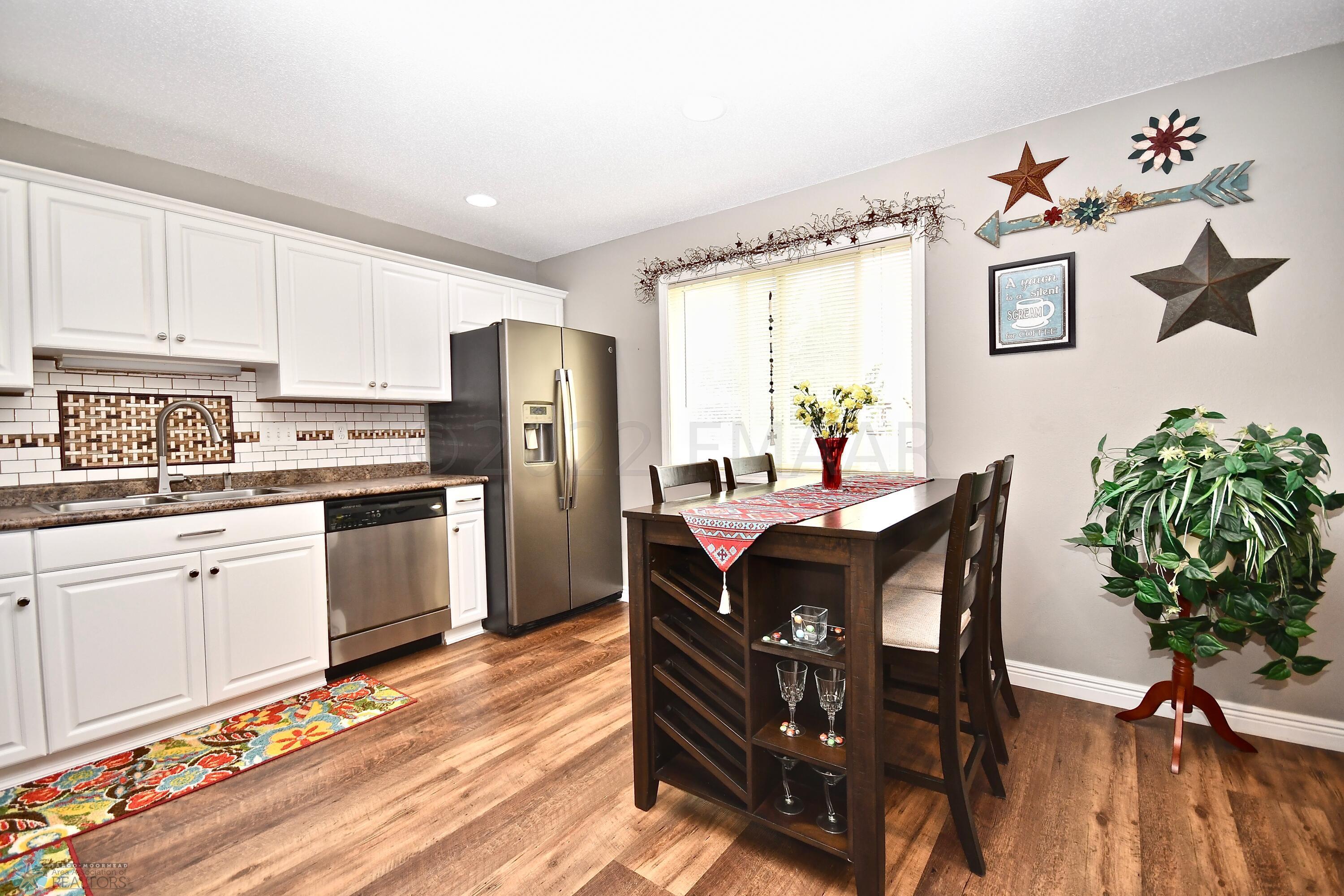 Kitchen/Eating 3