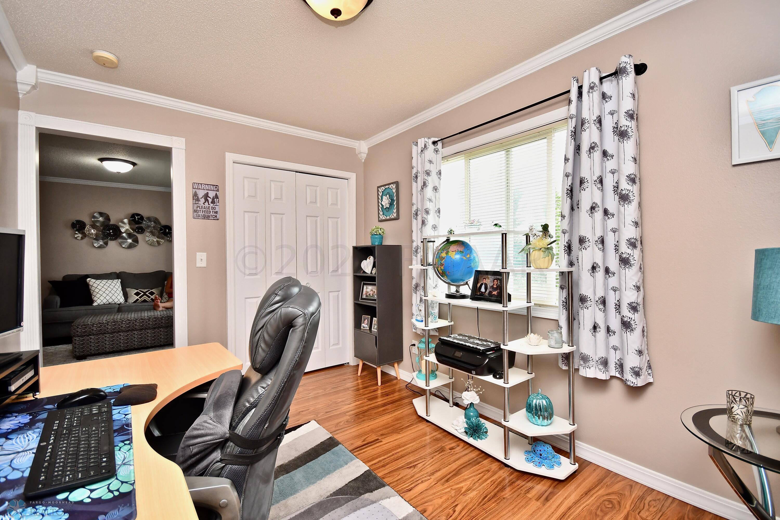 Bedroom/office