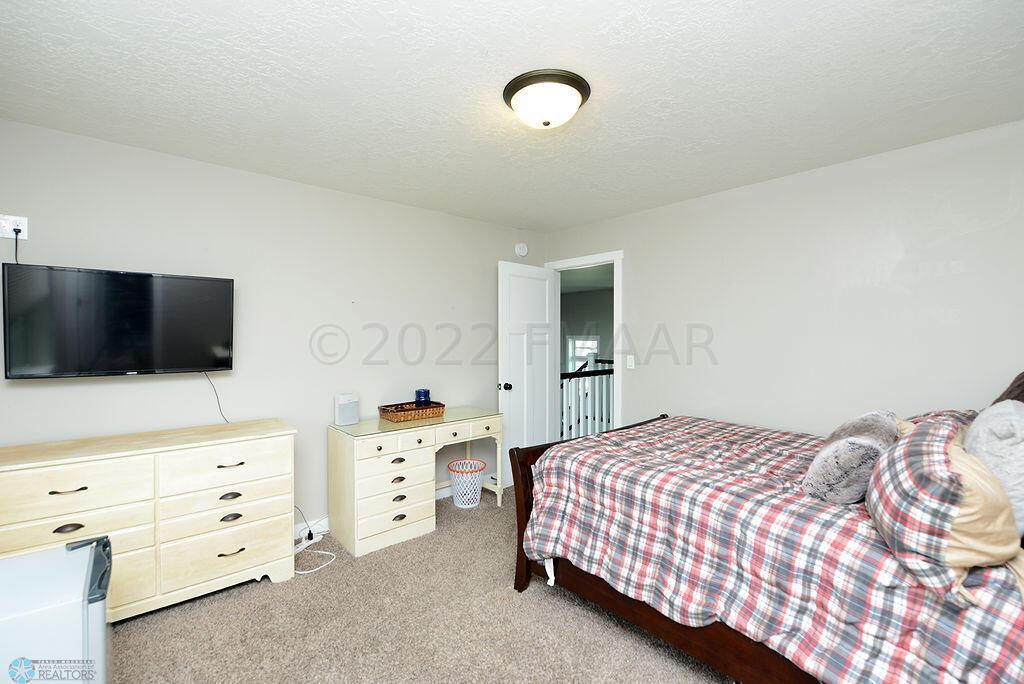 Spacious Bedroom with Walk-in Closet