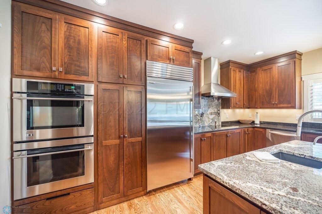 Kitchen w/cherry stained cabinets