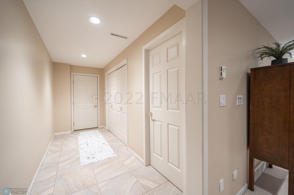 LL Rear foyer