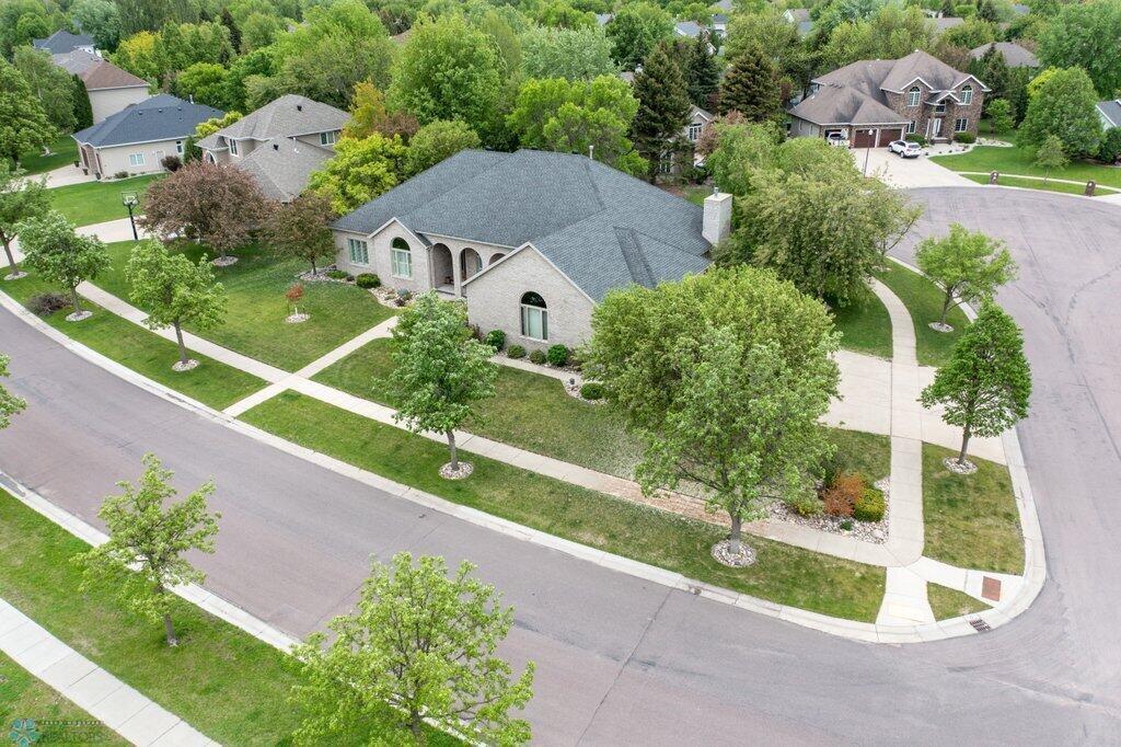 Spacious lot