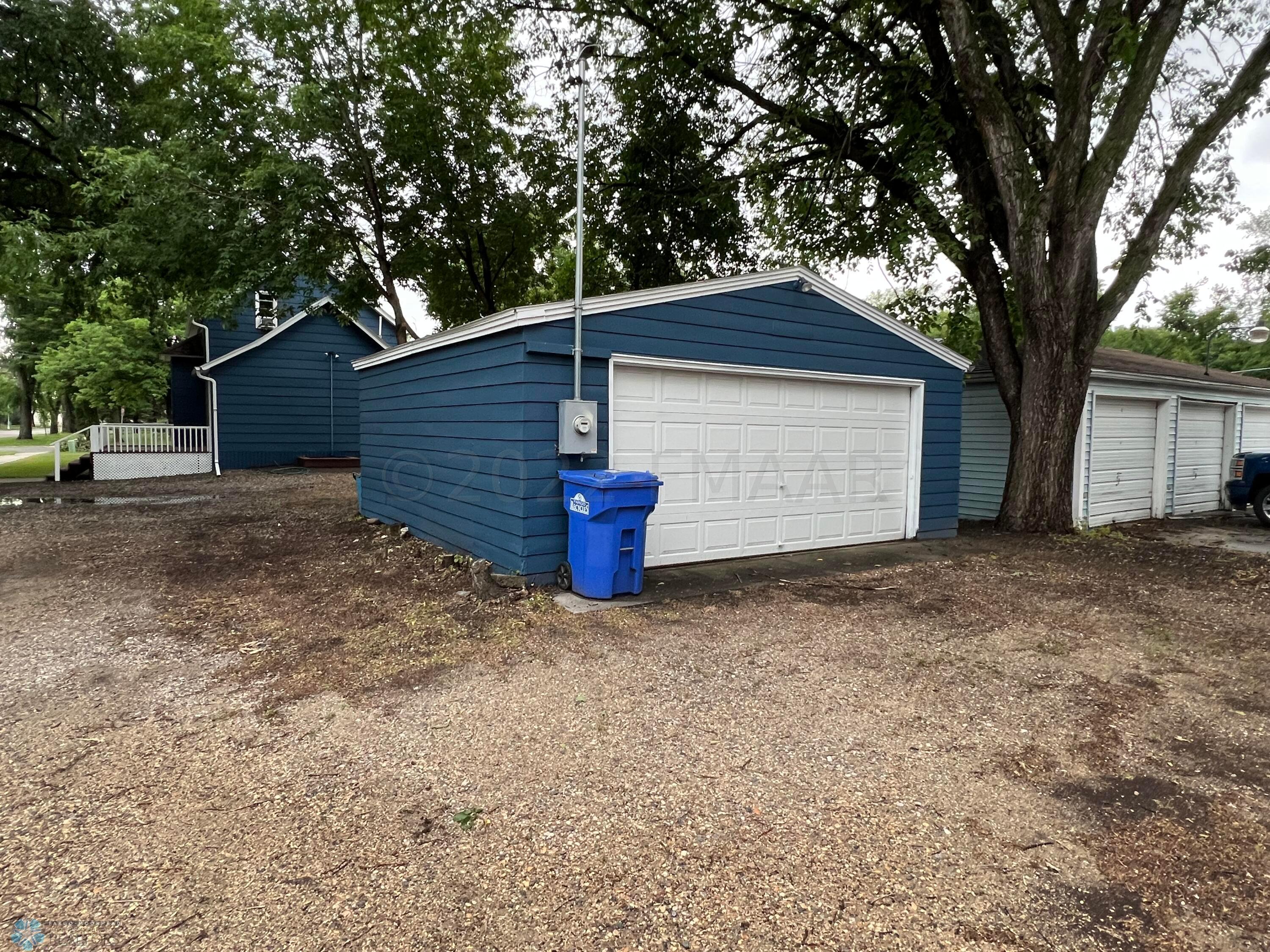 6. Garage