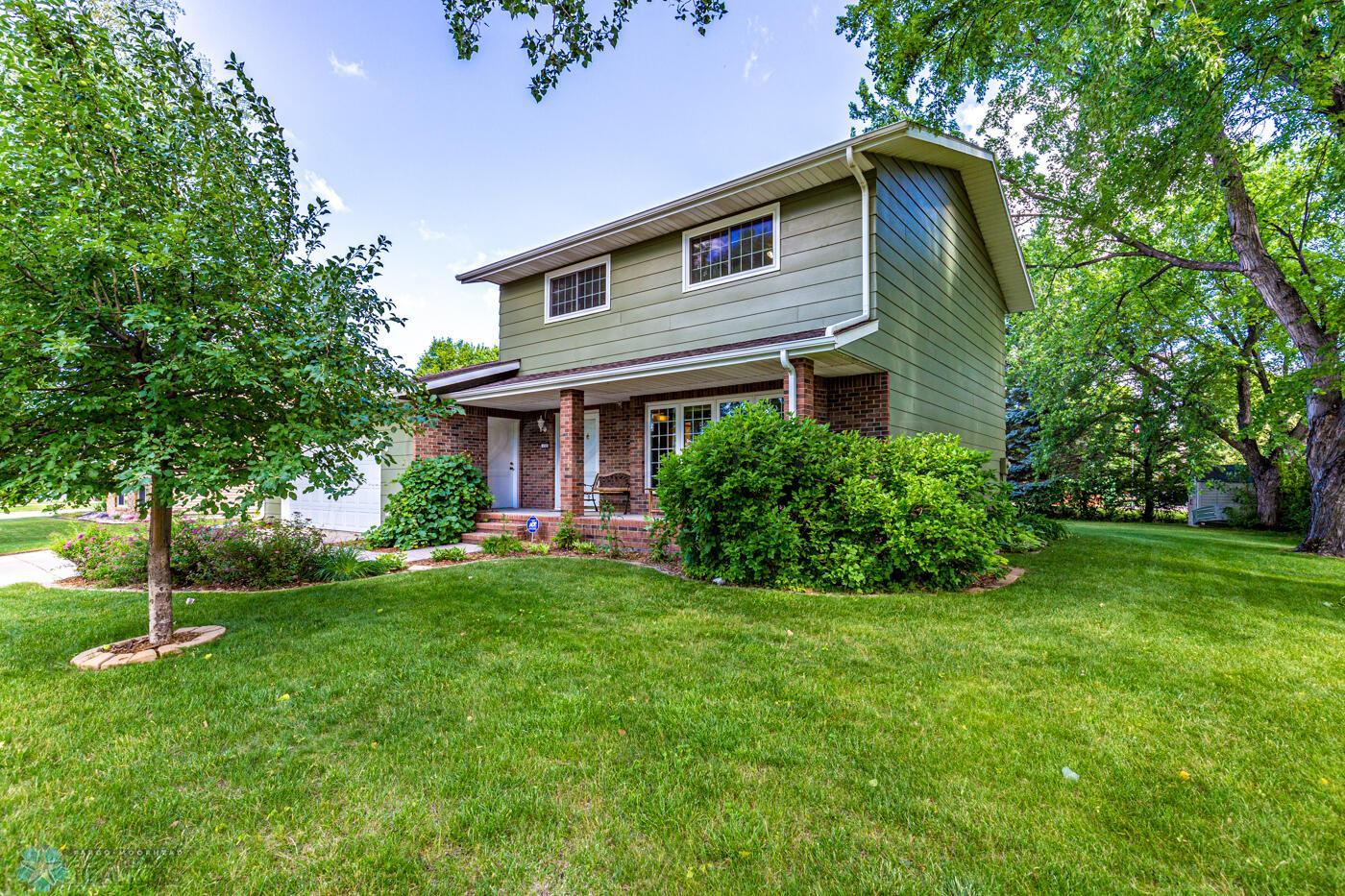 152 32nd Ave NE