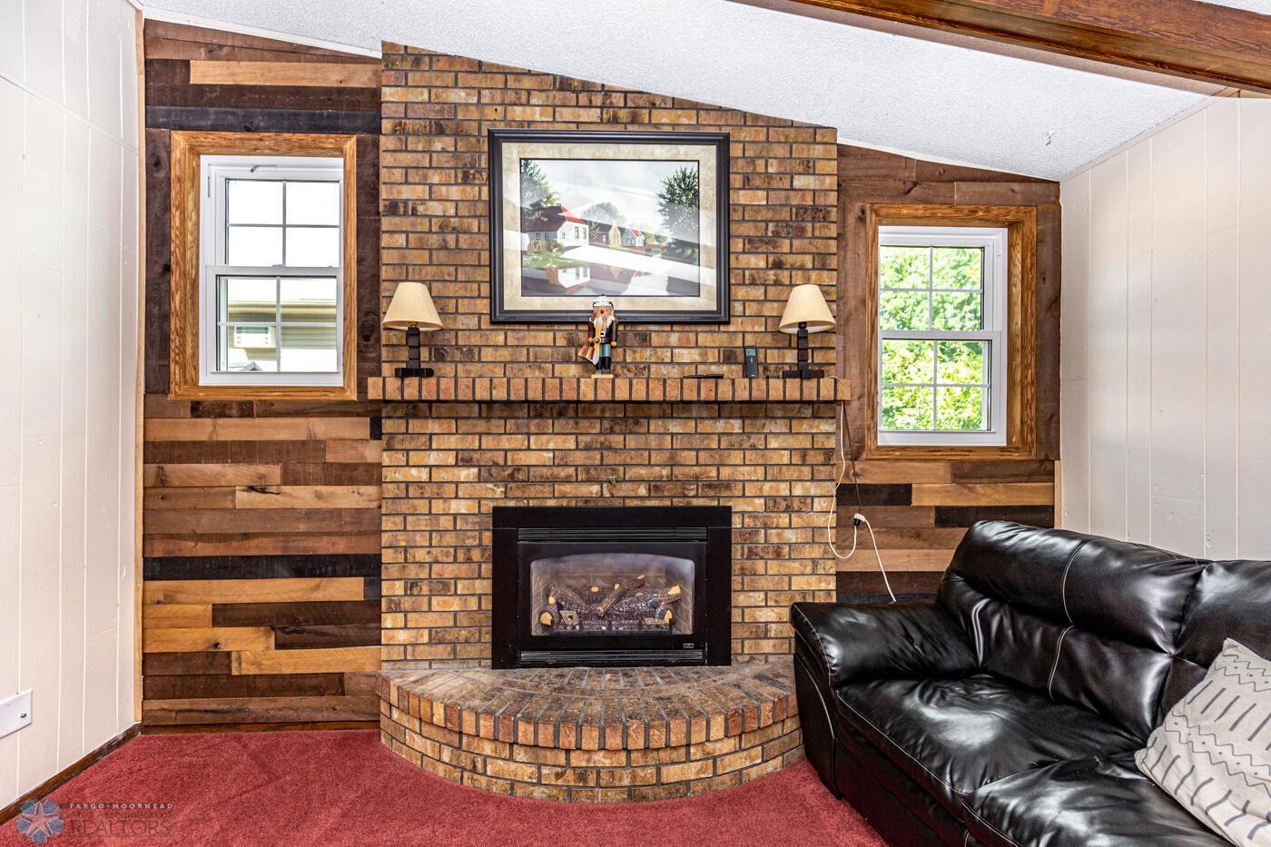 Gas fireplace