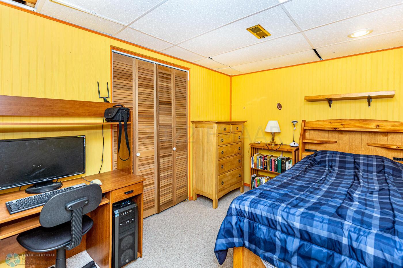Room/Closet