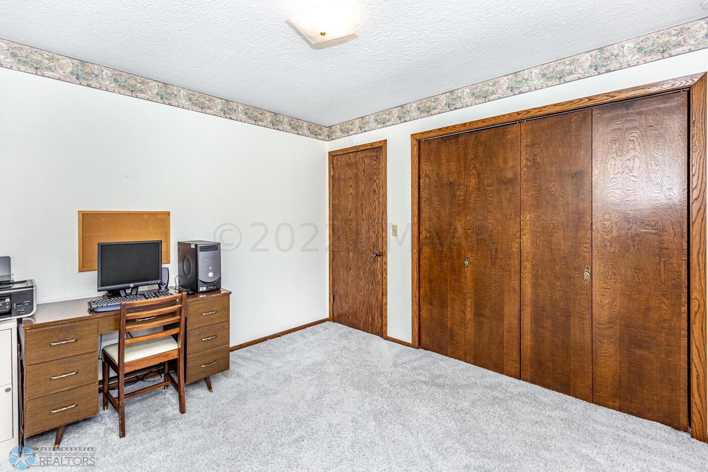 Bedroom/Office