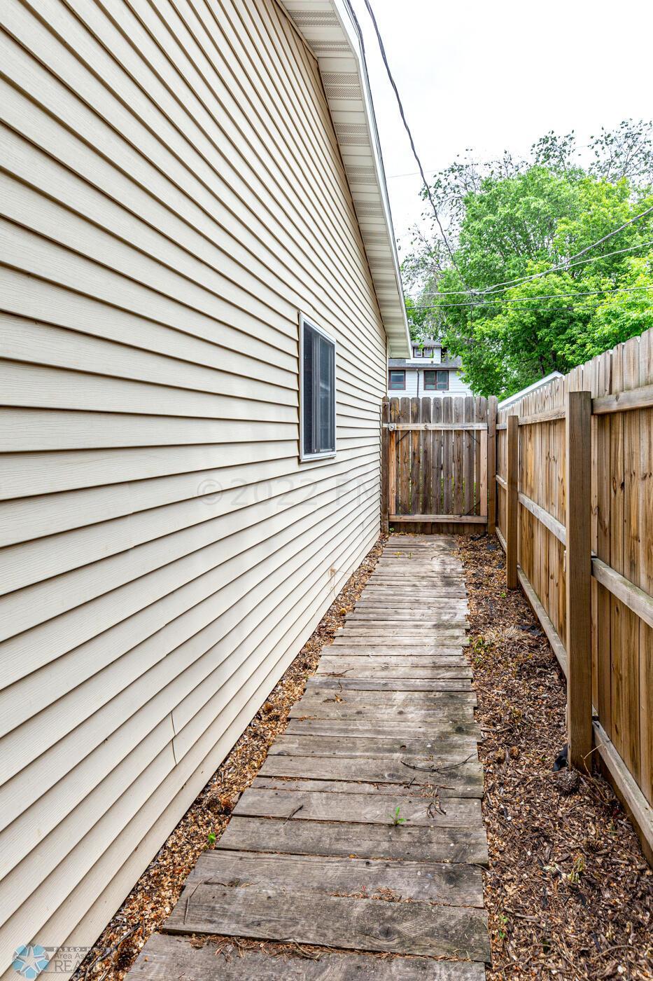 sidewalk to garage