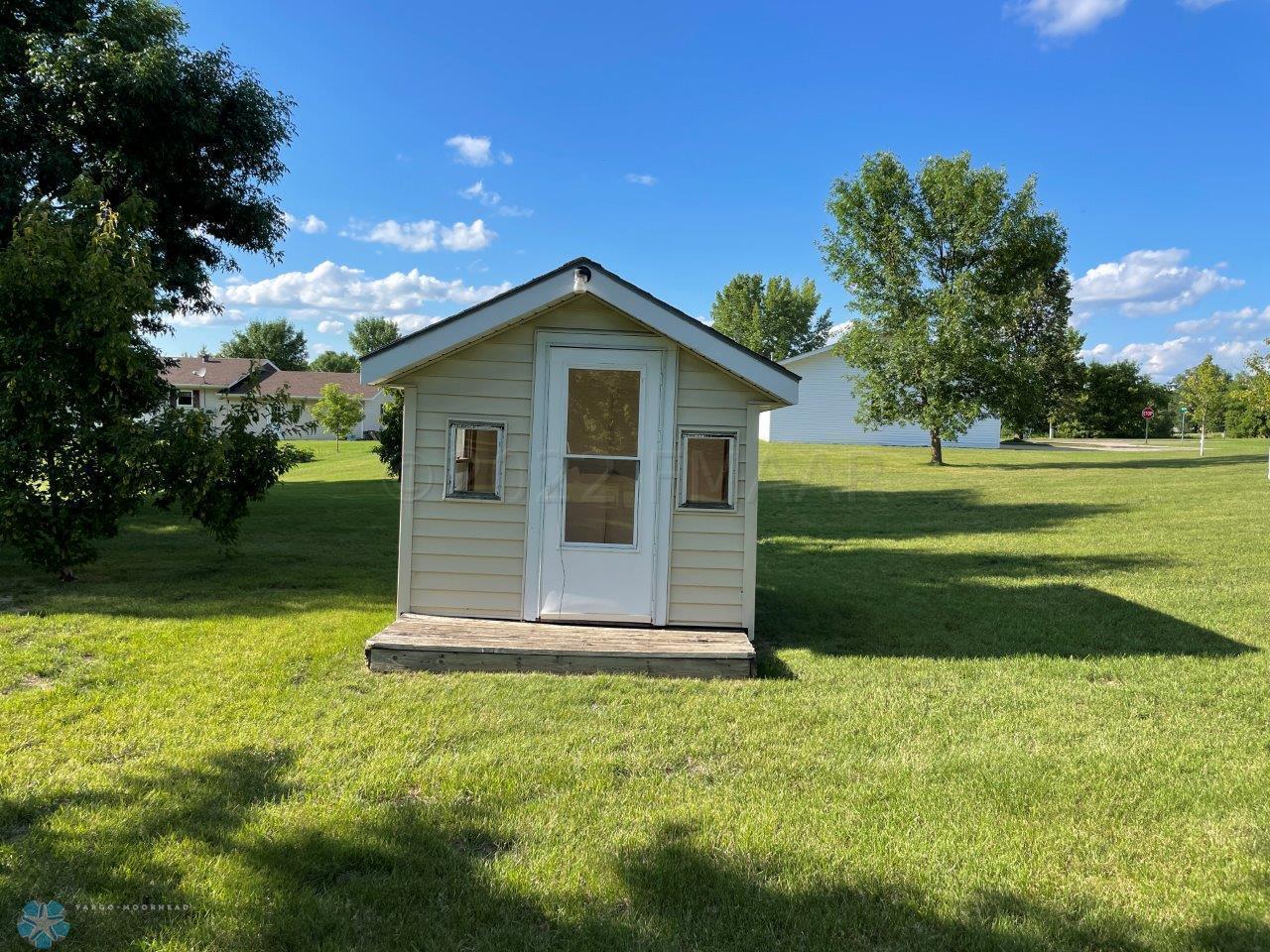 16-Play house in back yard (1)