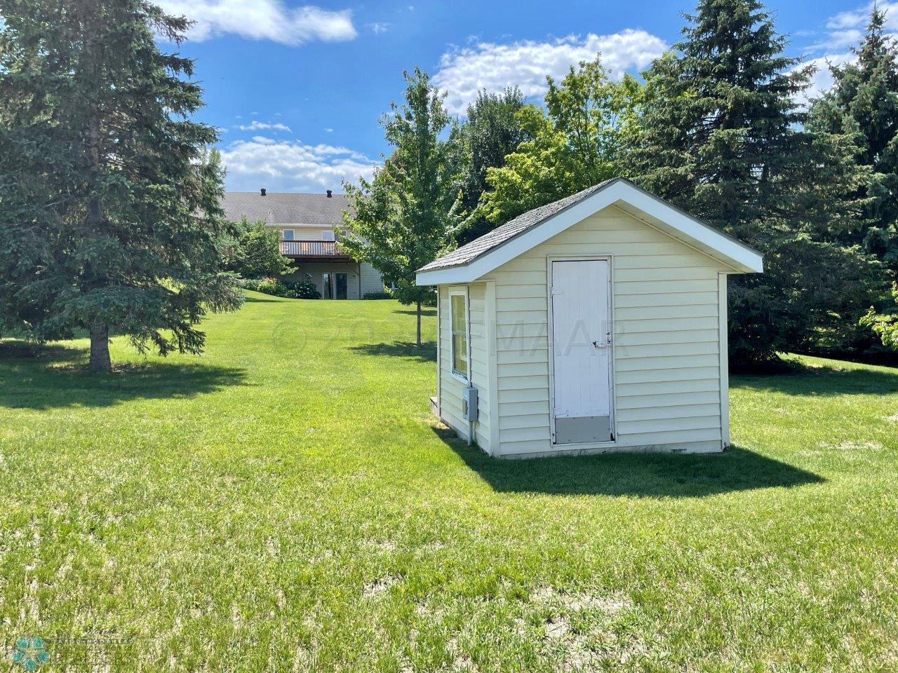 16-Play house in back yard (4)