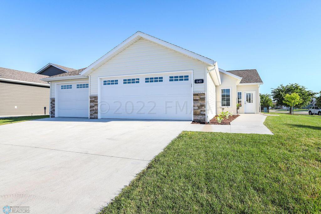 640 Westview Ln E, West Fargo