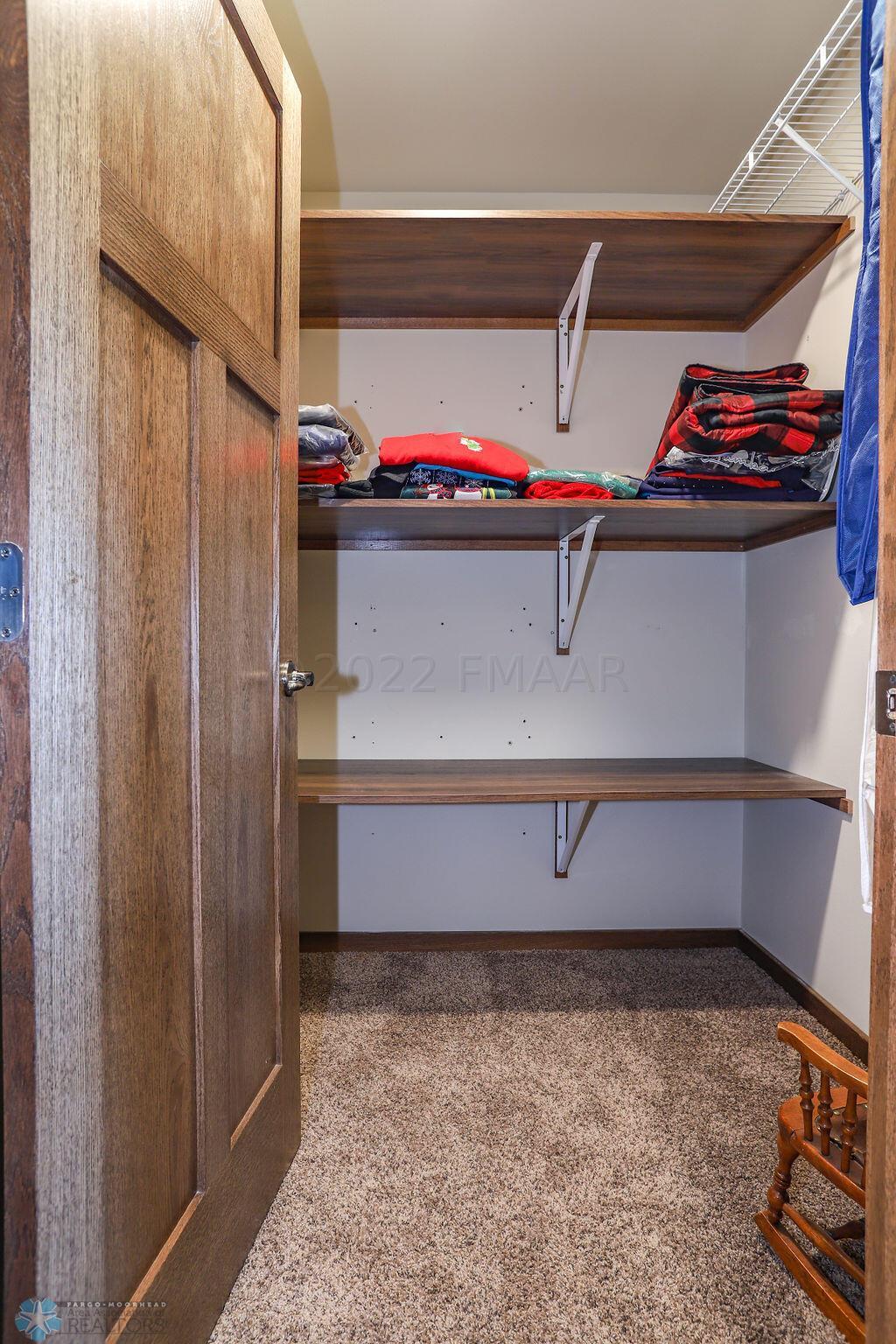 640 Westview Ln E, West Fargo