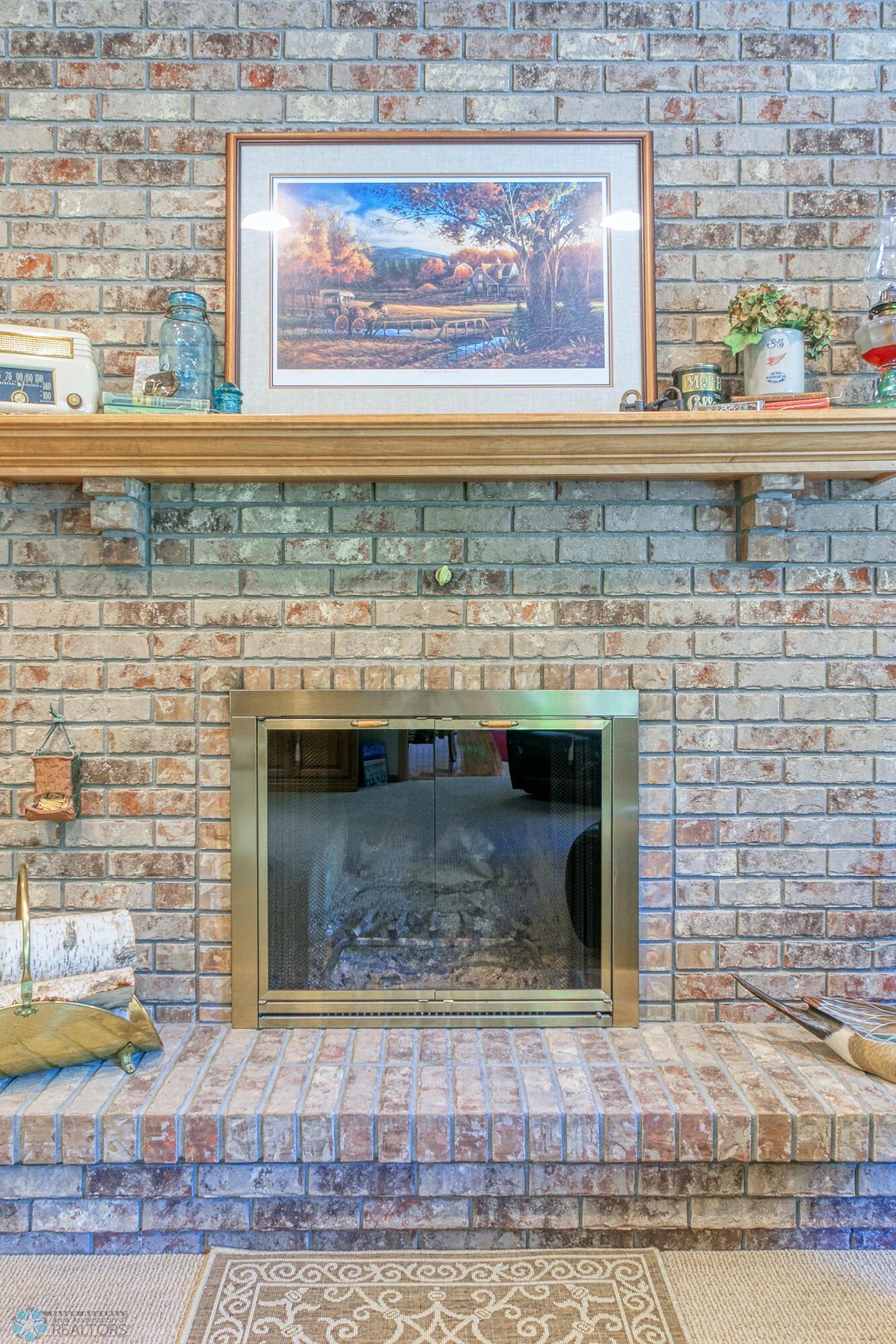 Fireplace - with continuous ash pit