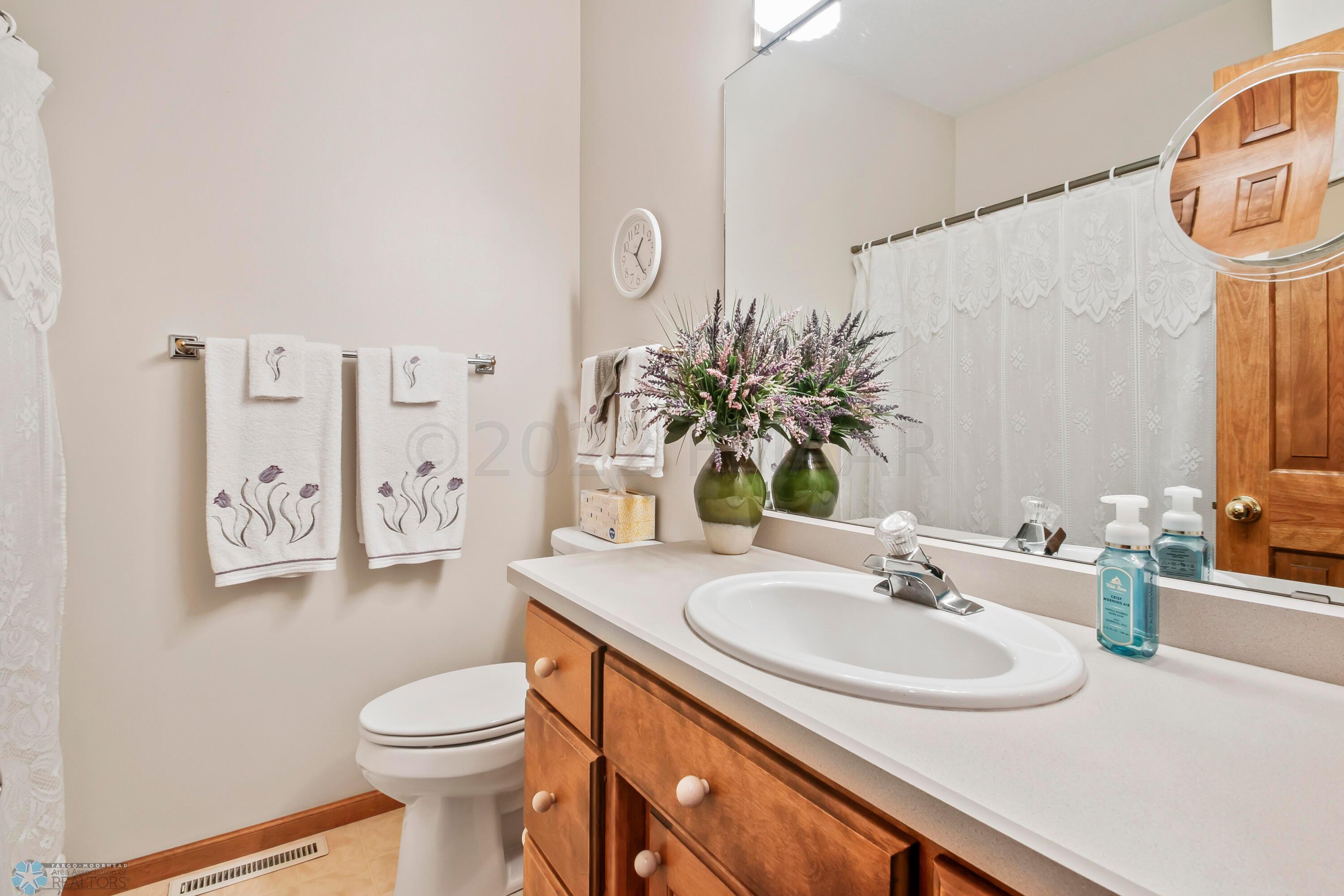 Main floor Guest bath