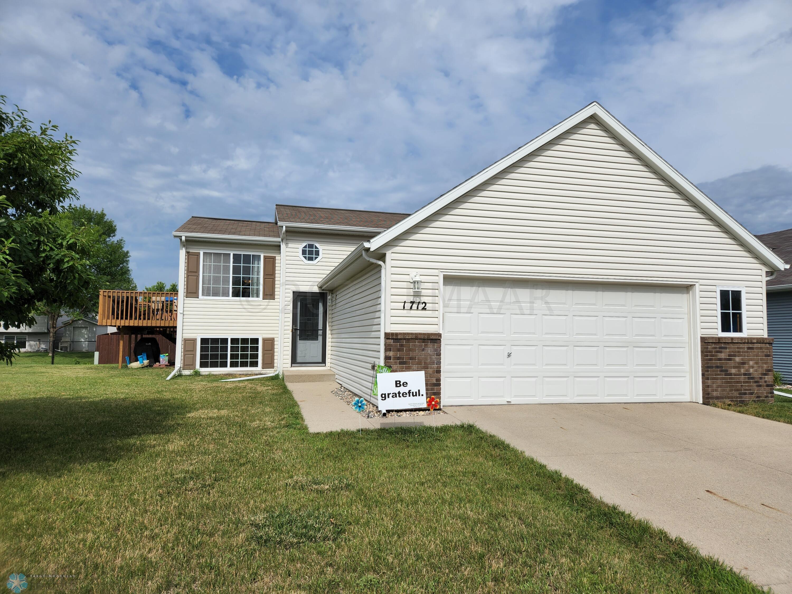 Bilevel w Extra Wide 2 Stall Garage