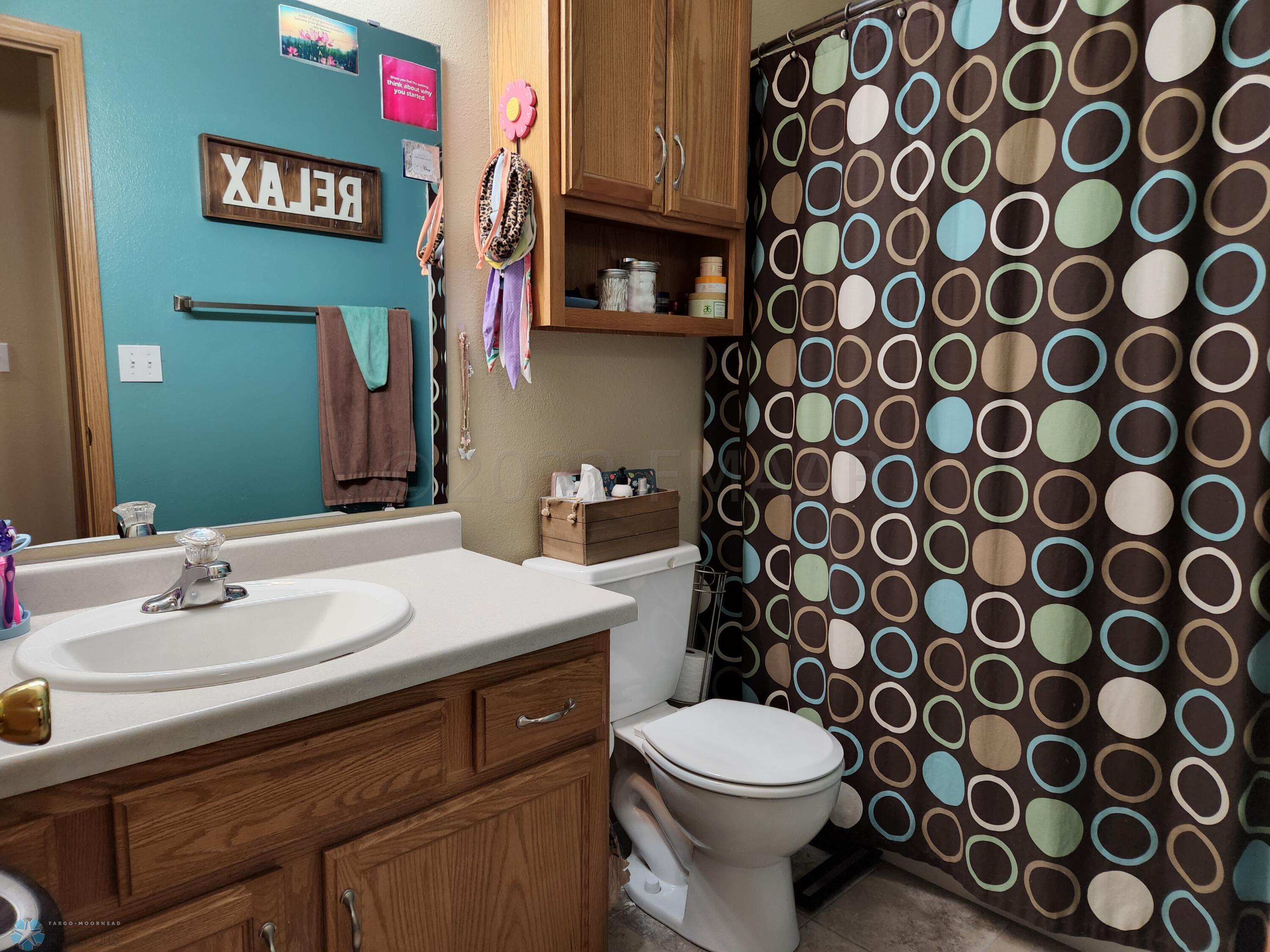 Upper Full Bathroom