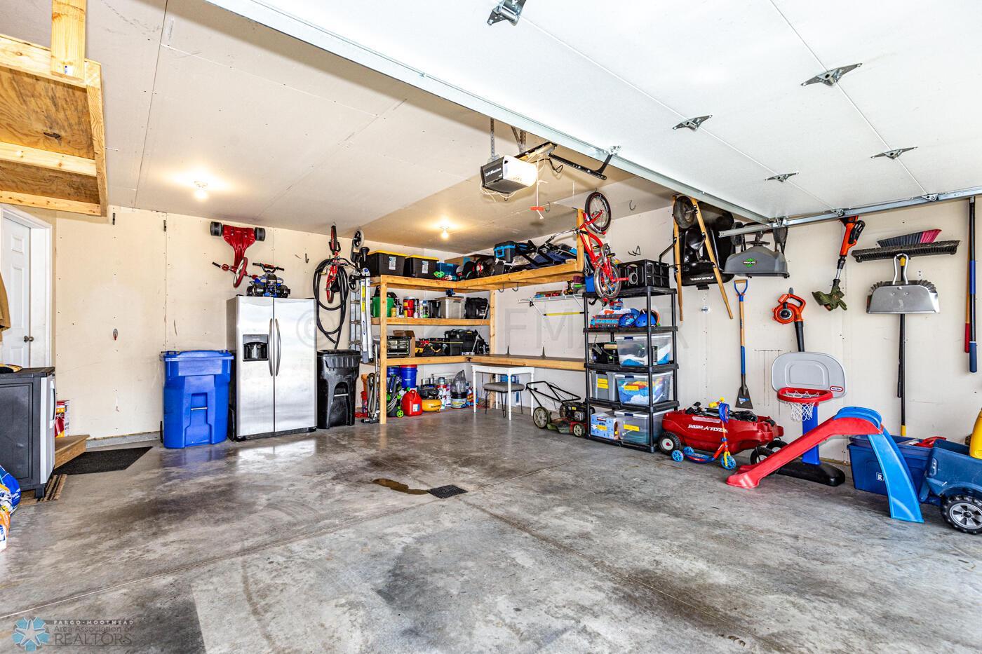 Garage w/ Floor drain