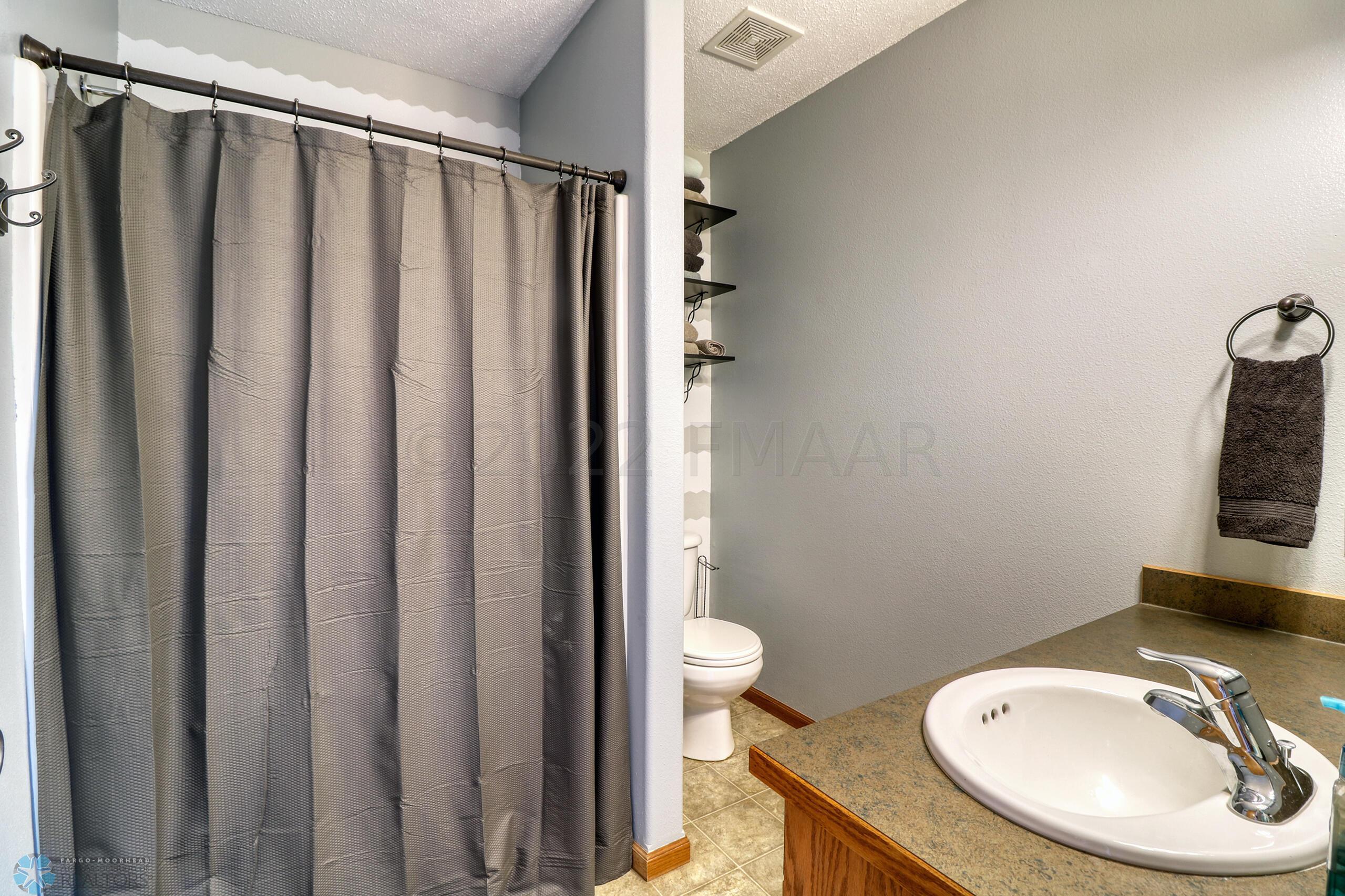 Master Bathroom1_0