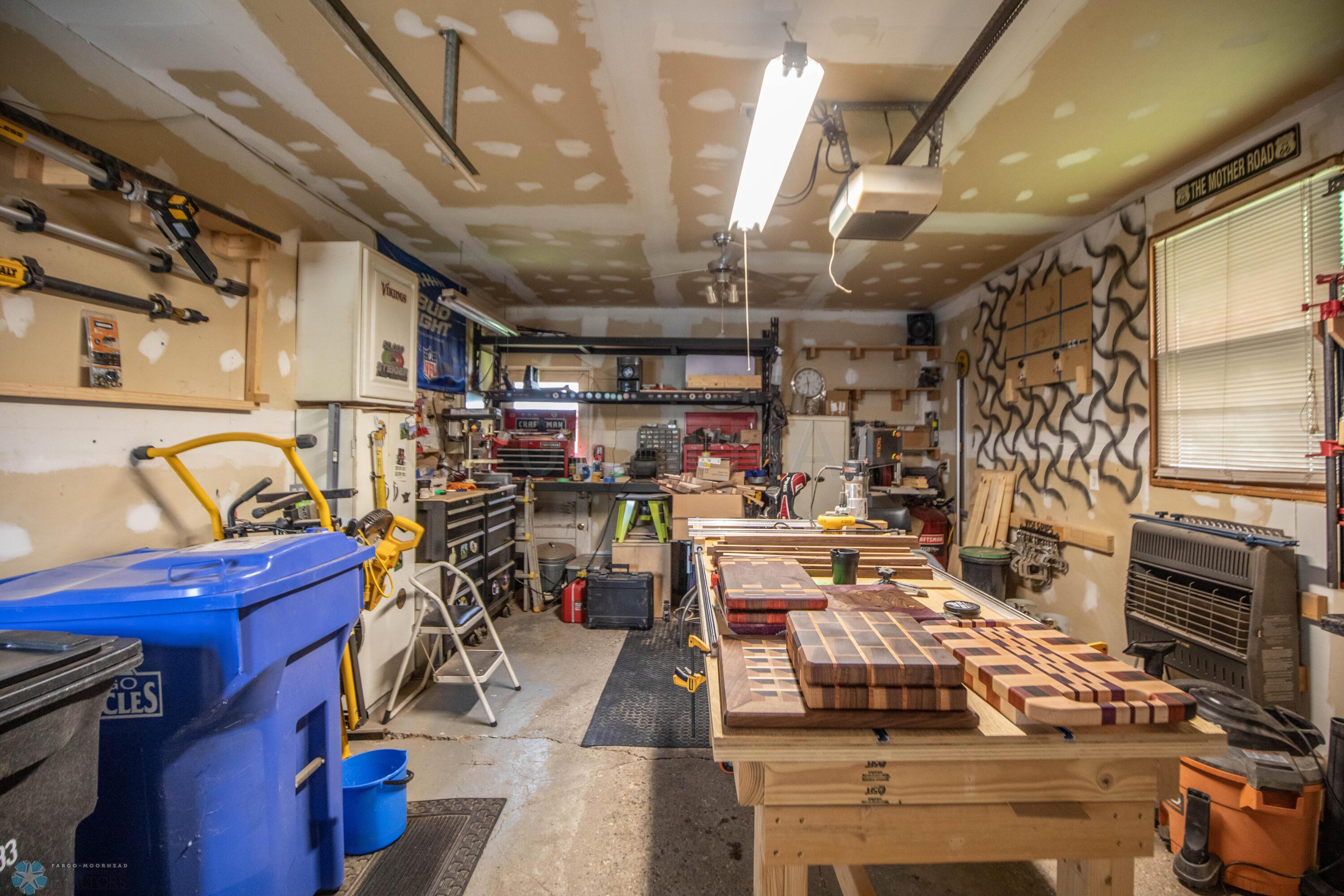 Garage/Workshop