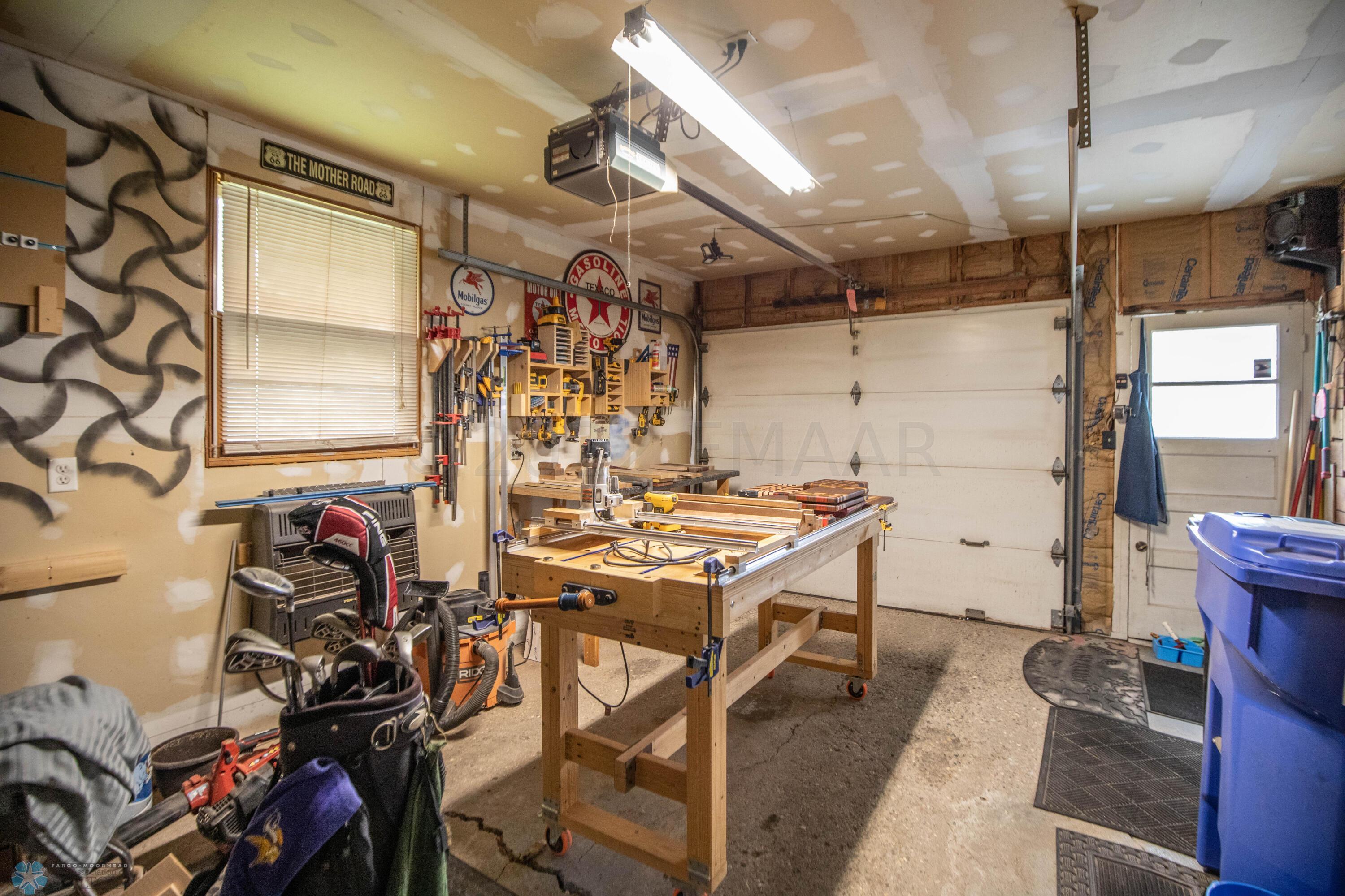Garage/Workshop