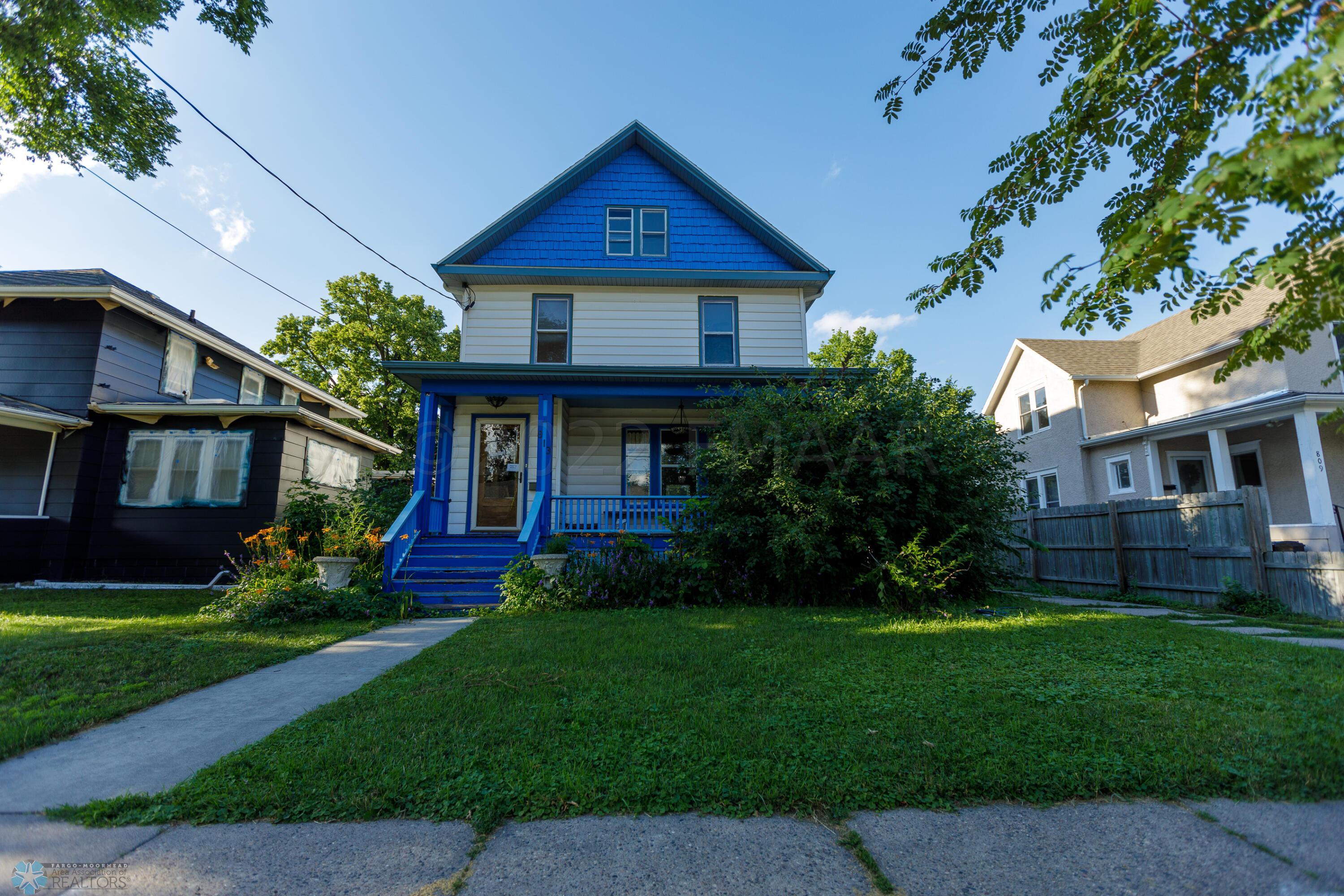 813 11th Ave N 001