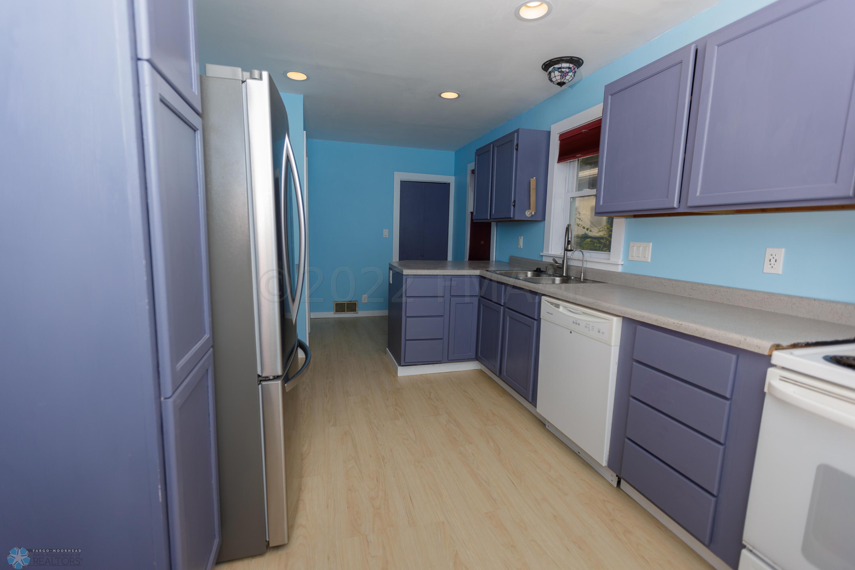 813 11th Ave N 008