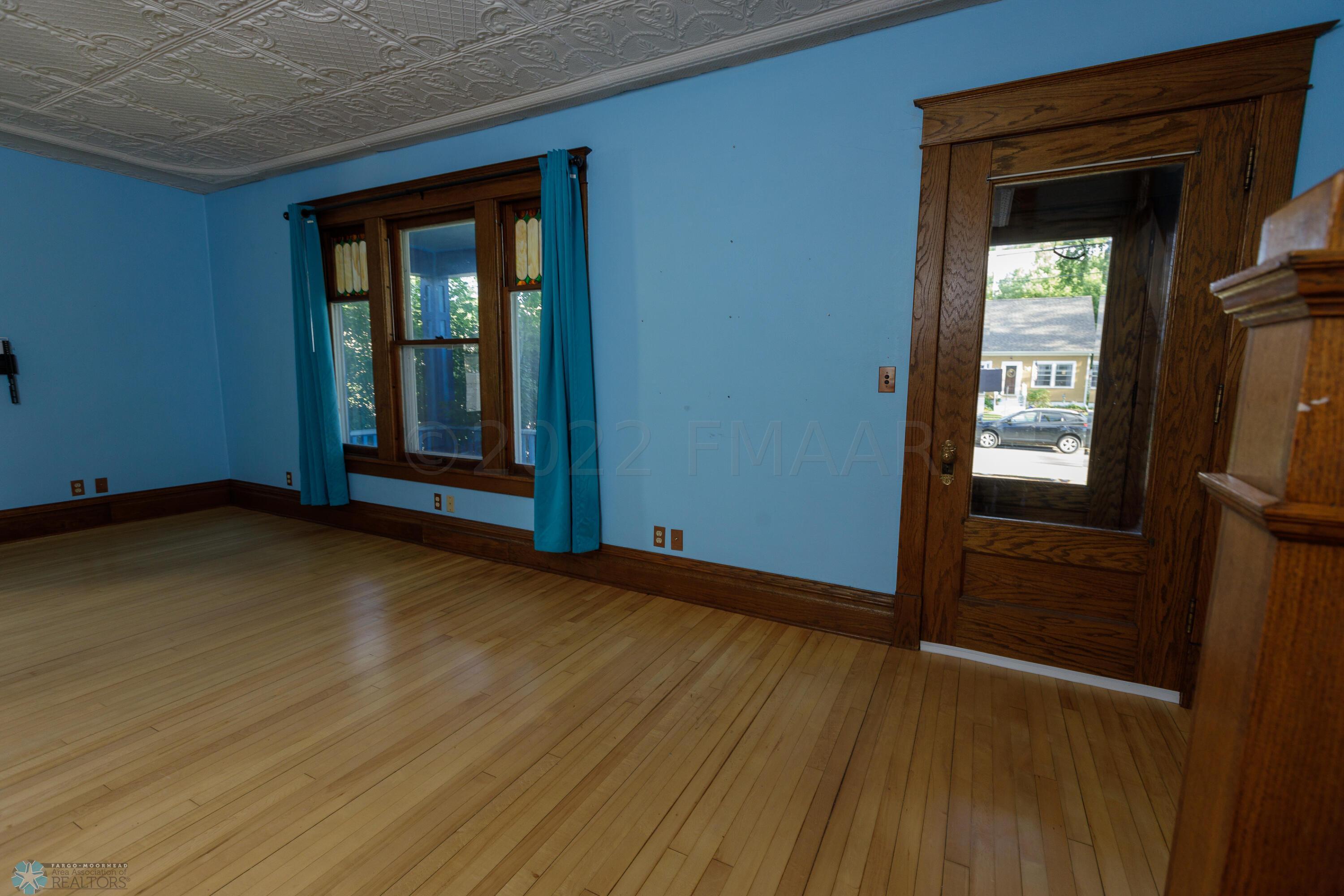 813 11th Ave N 024