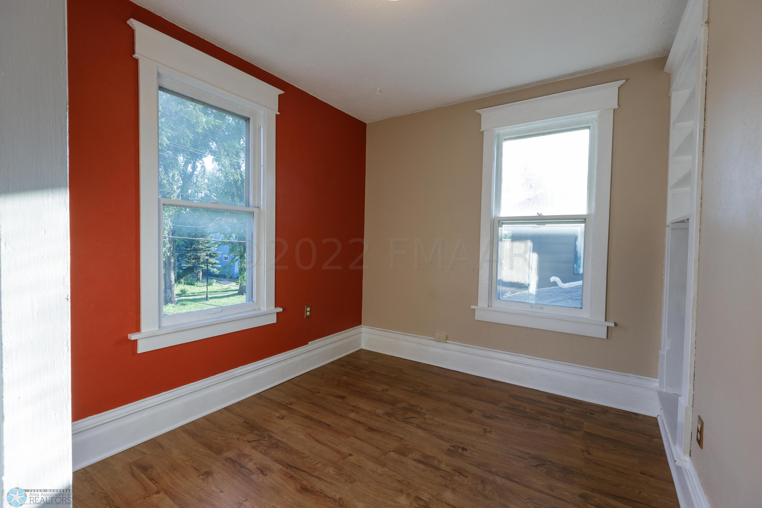 813 11th Ave N 031