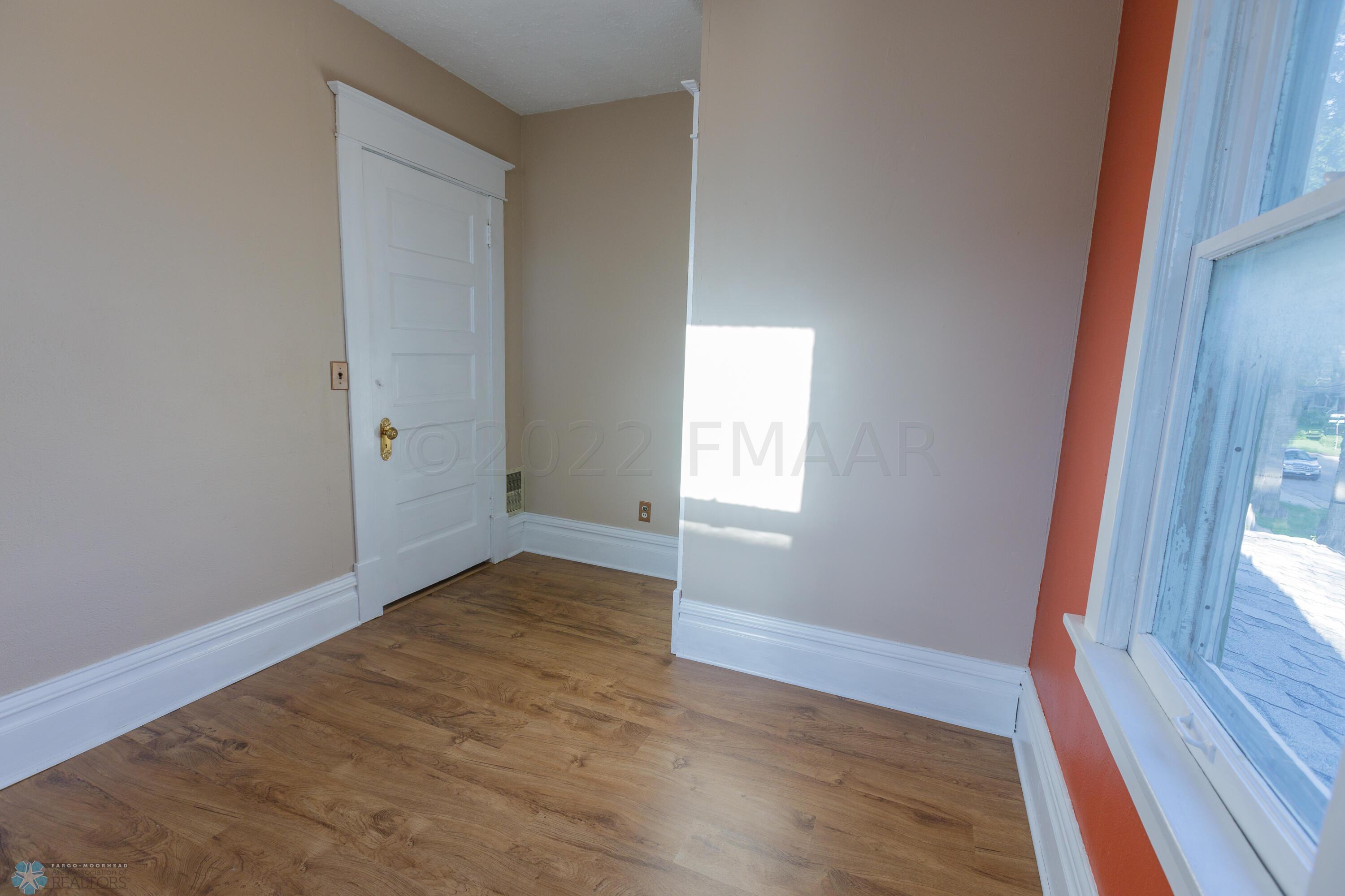 813 11th Ave N 033