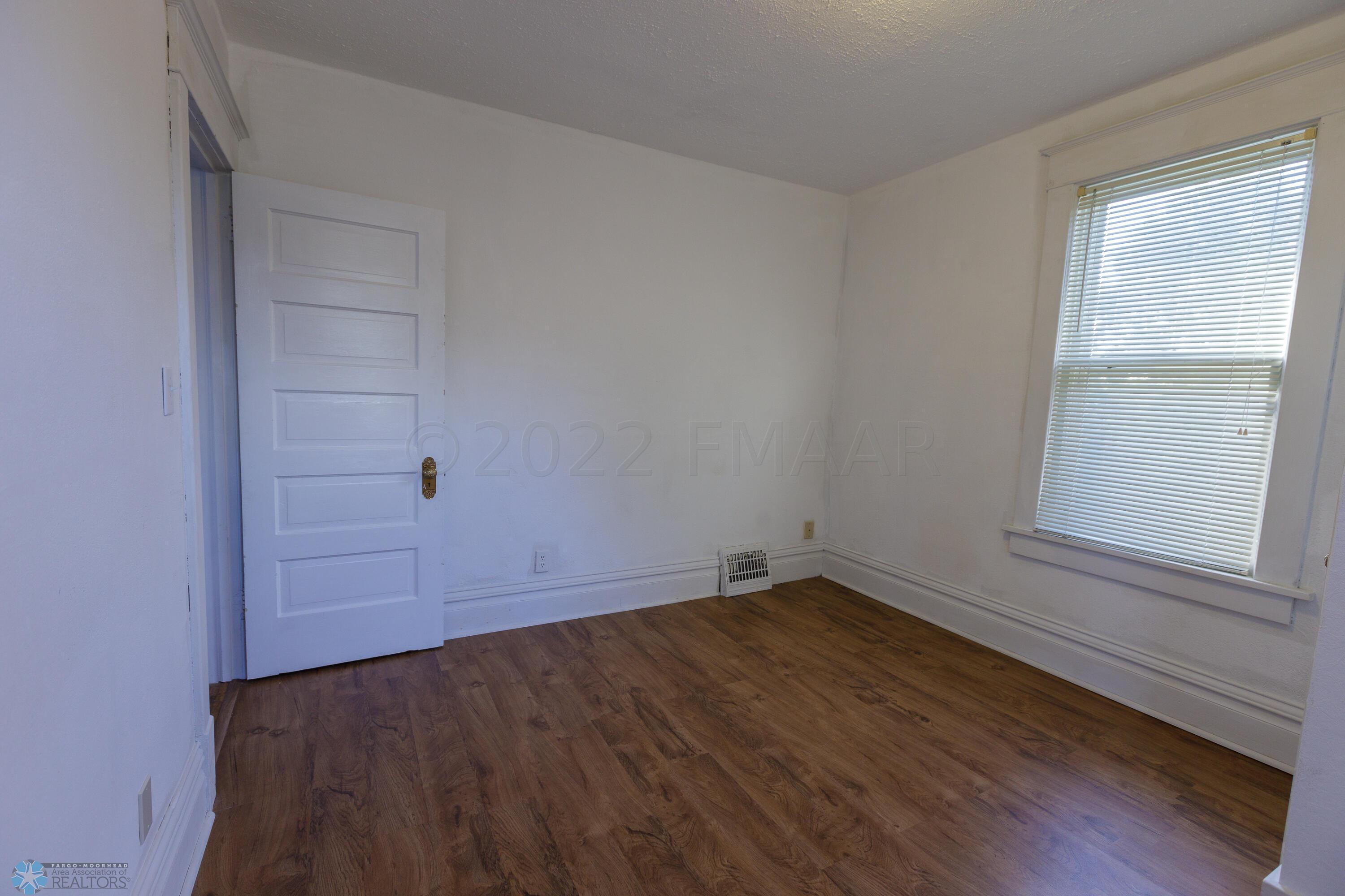 813 11th Ave N 037