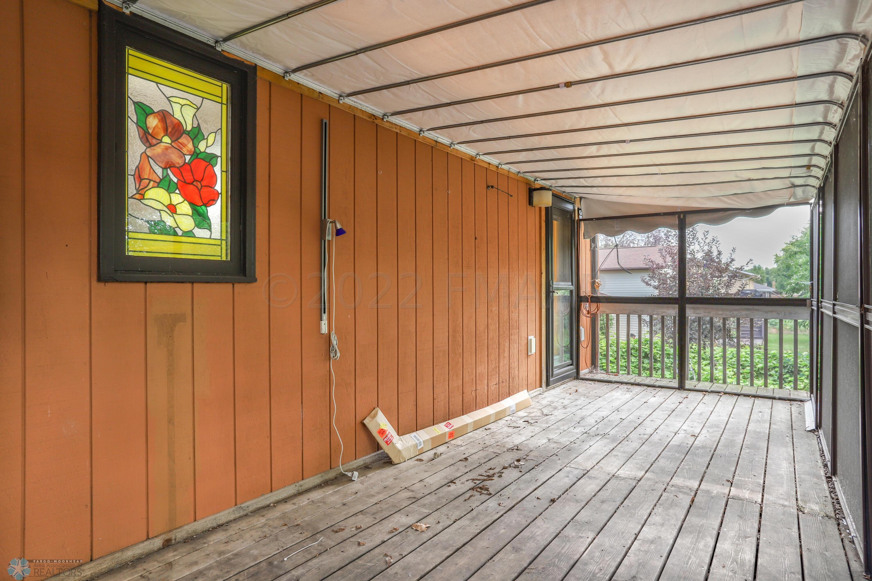 Screen porch