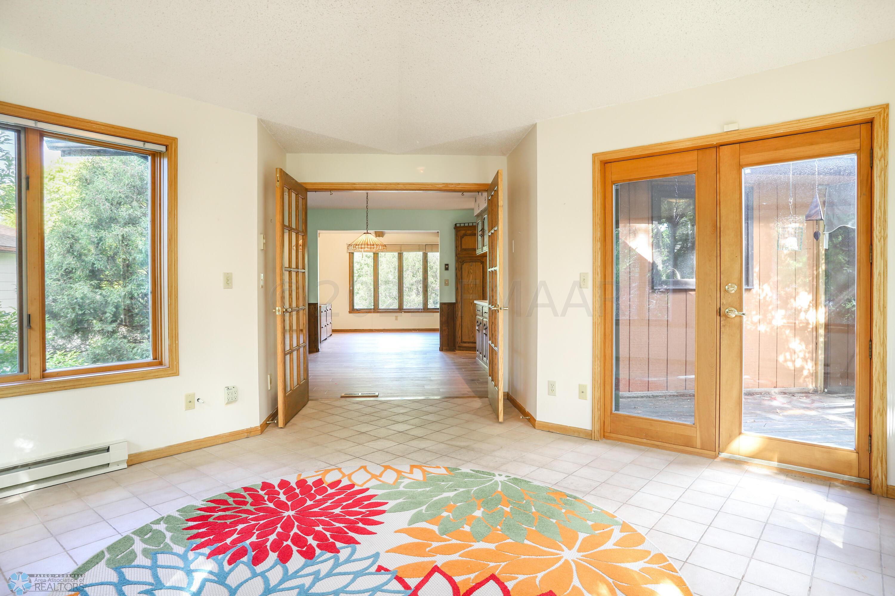 Sunroom toward dining