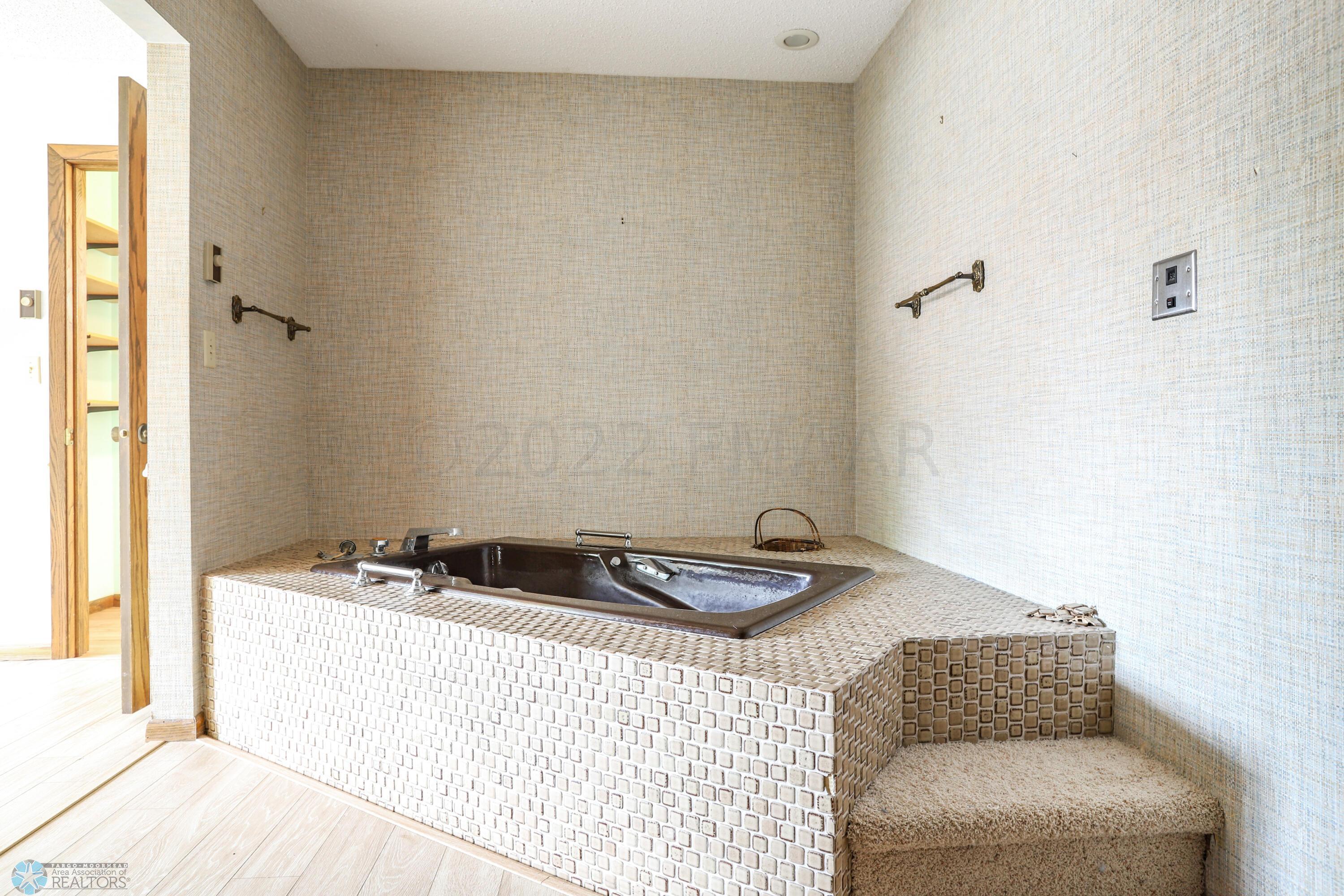 Primary bath upper level