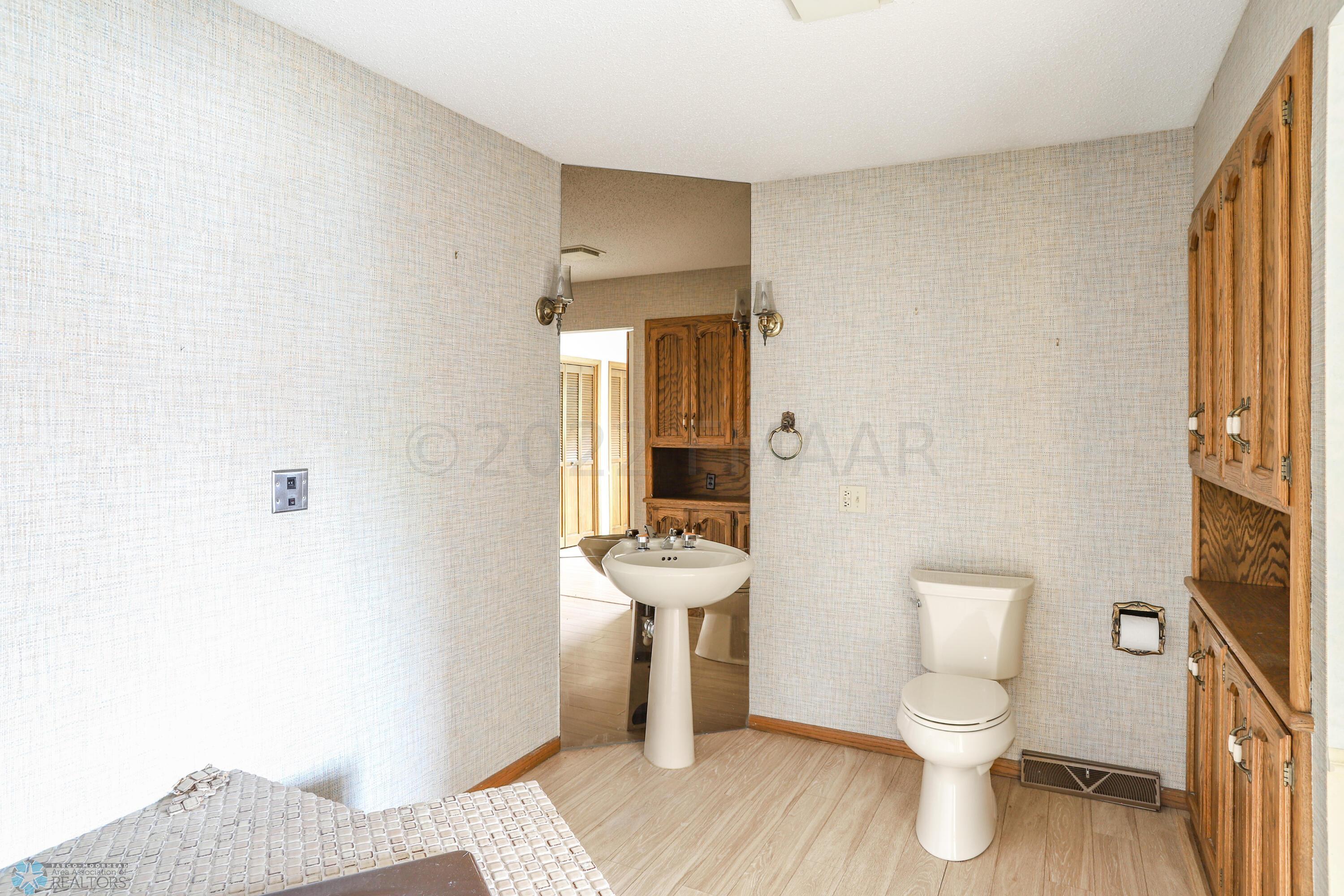 Primary bath upper level