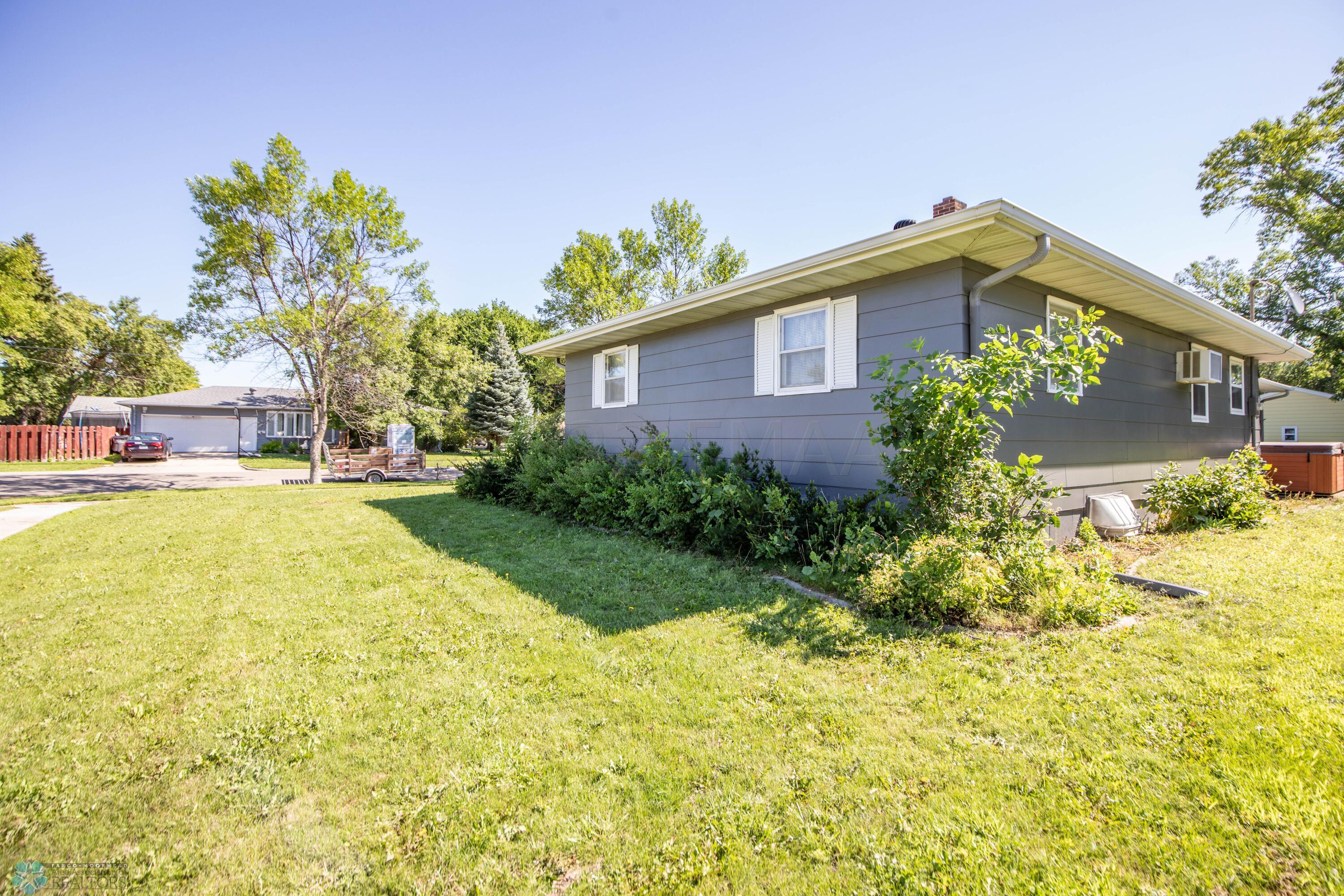 905 13th Ave N, Moorhead