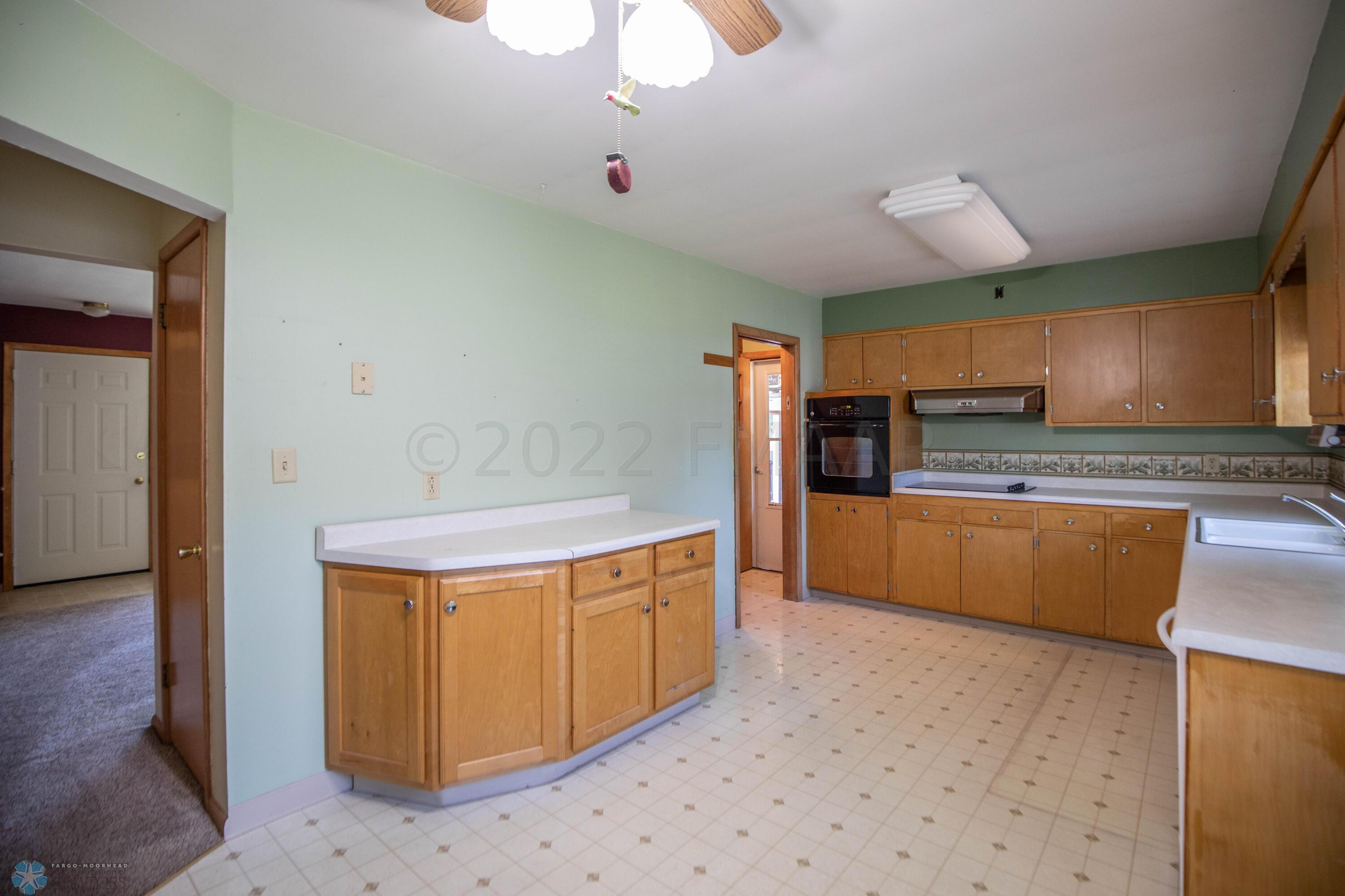 905 13th Ave N, Moorhead