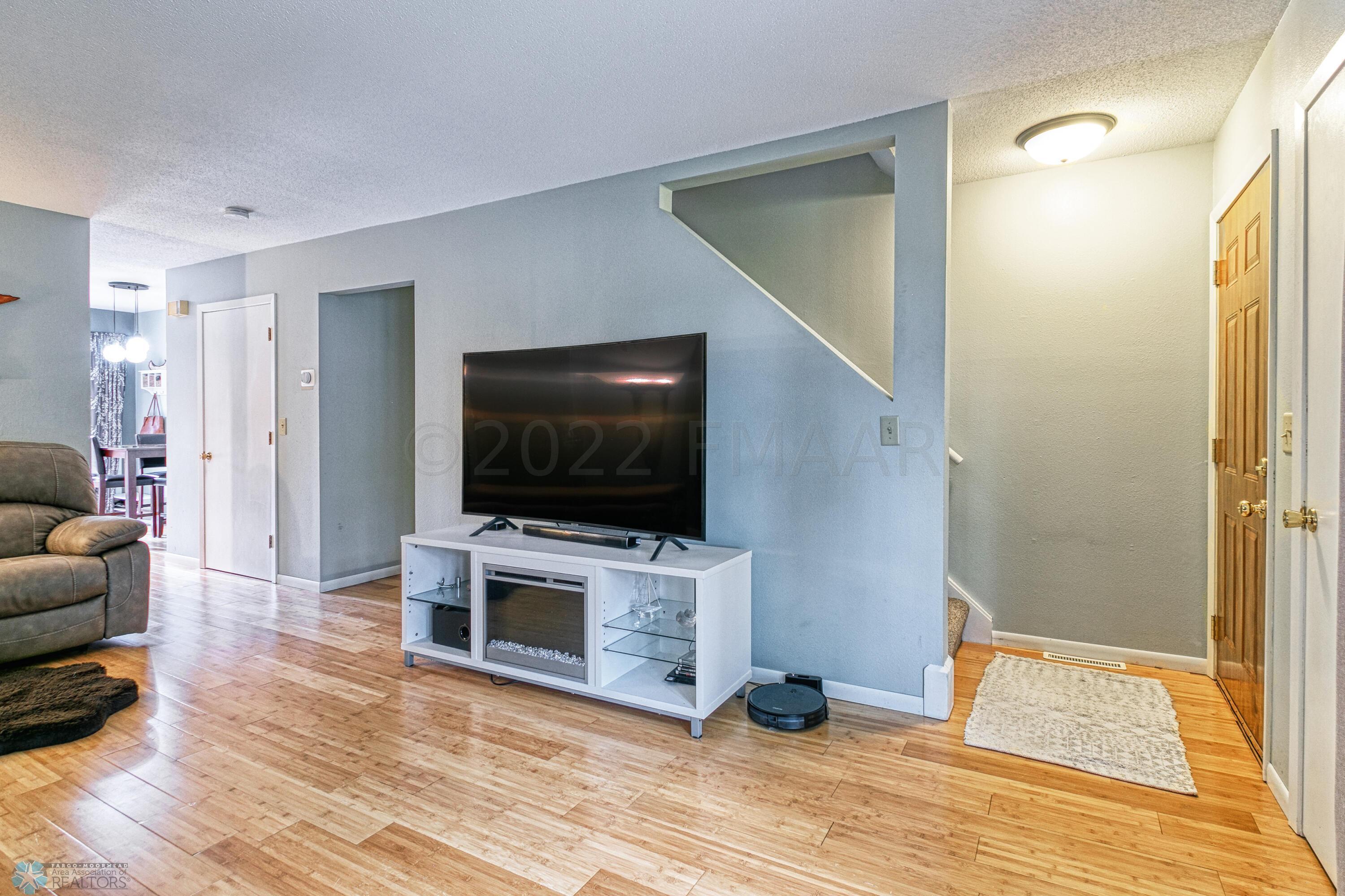 Hommati.com-3119_5th_St_S_MN-07-19-2022-