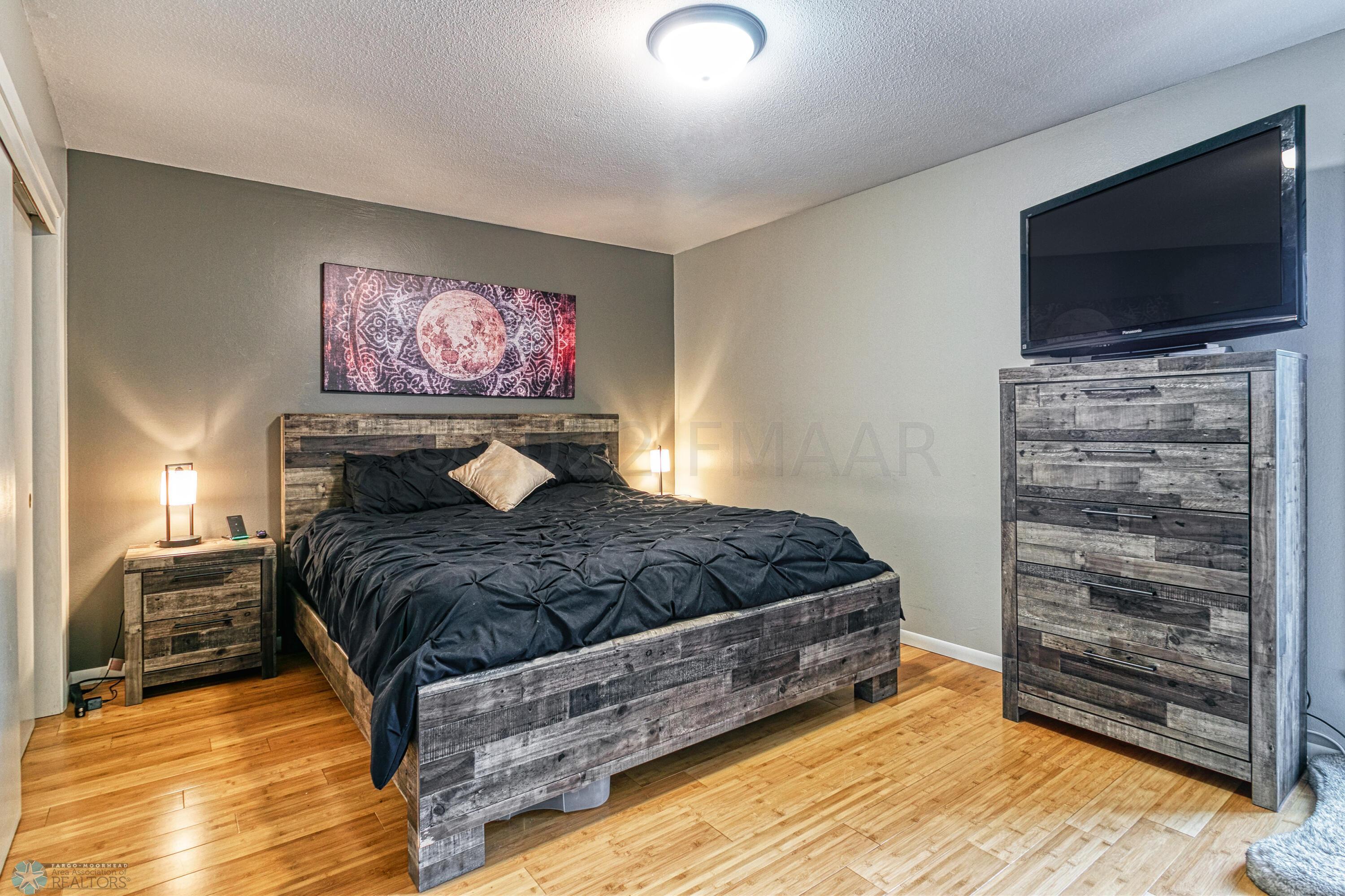 Hommati.com-3119_5th_St_S_MN-07-19-2022-