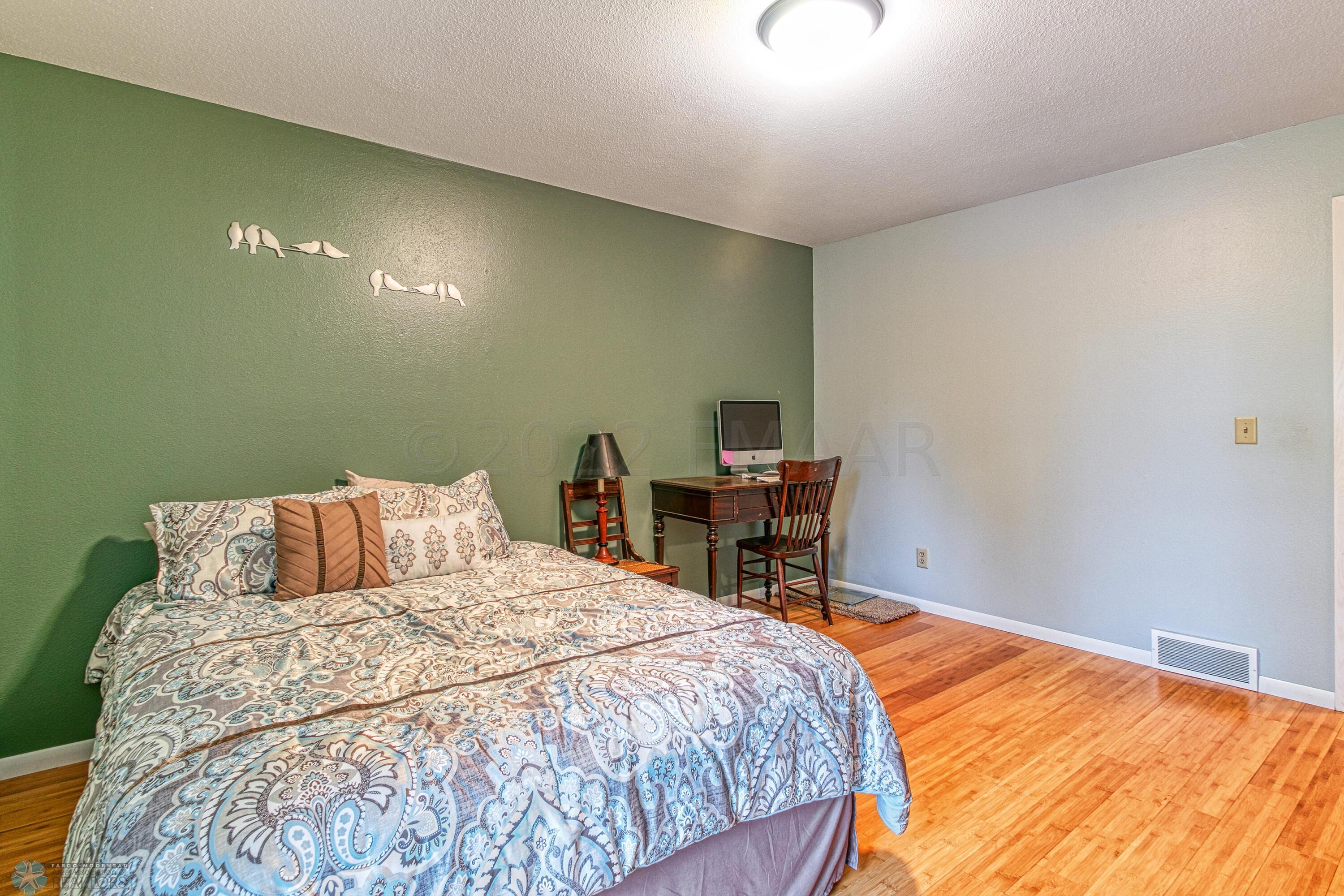 Hommati.com-3119_5th_St_S_MN-07-19-2022-