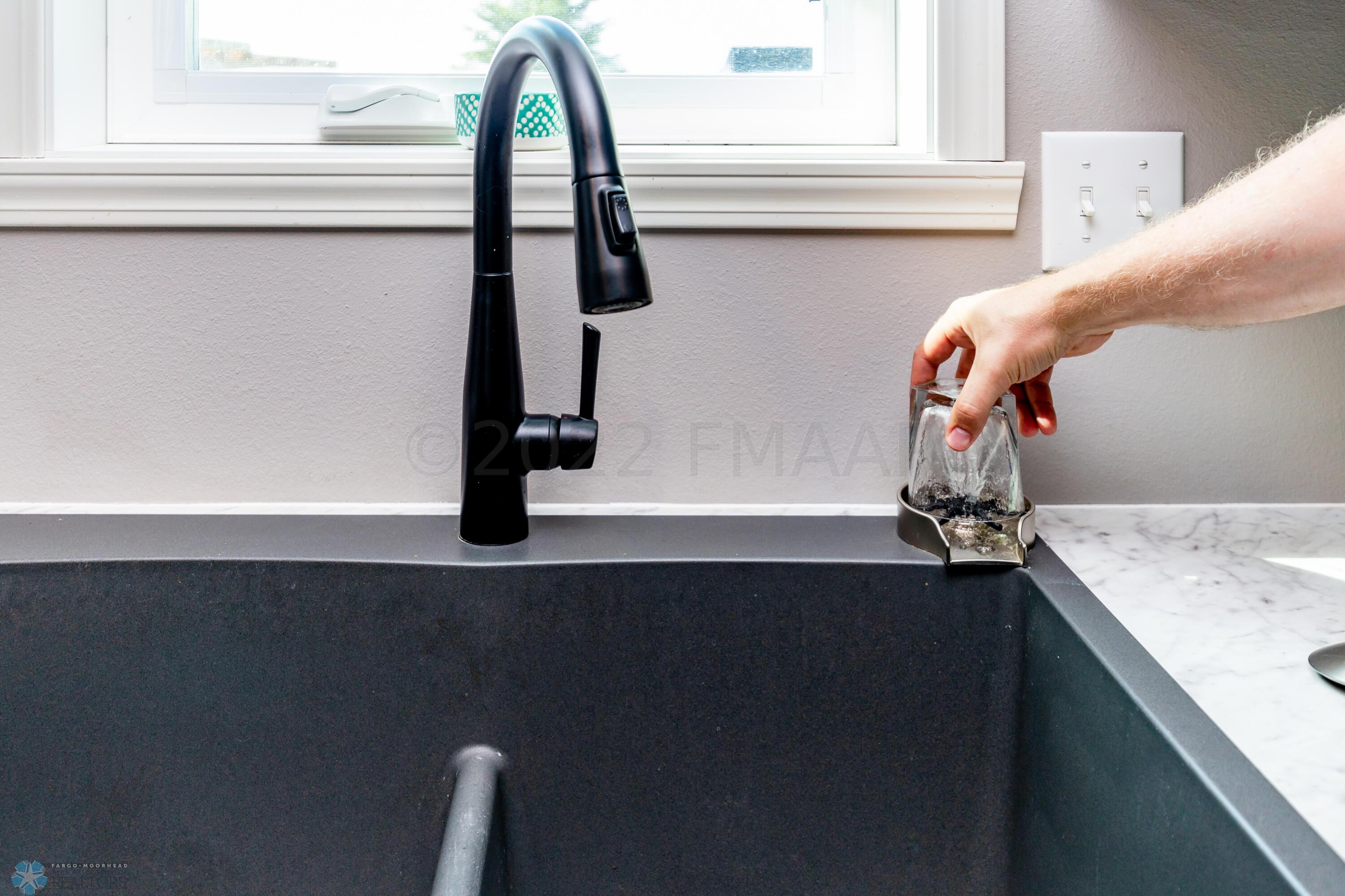 Cup or bottle rinser