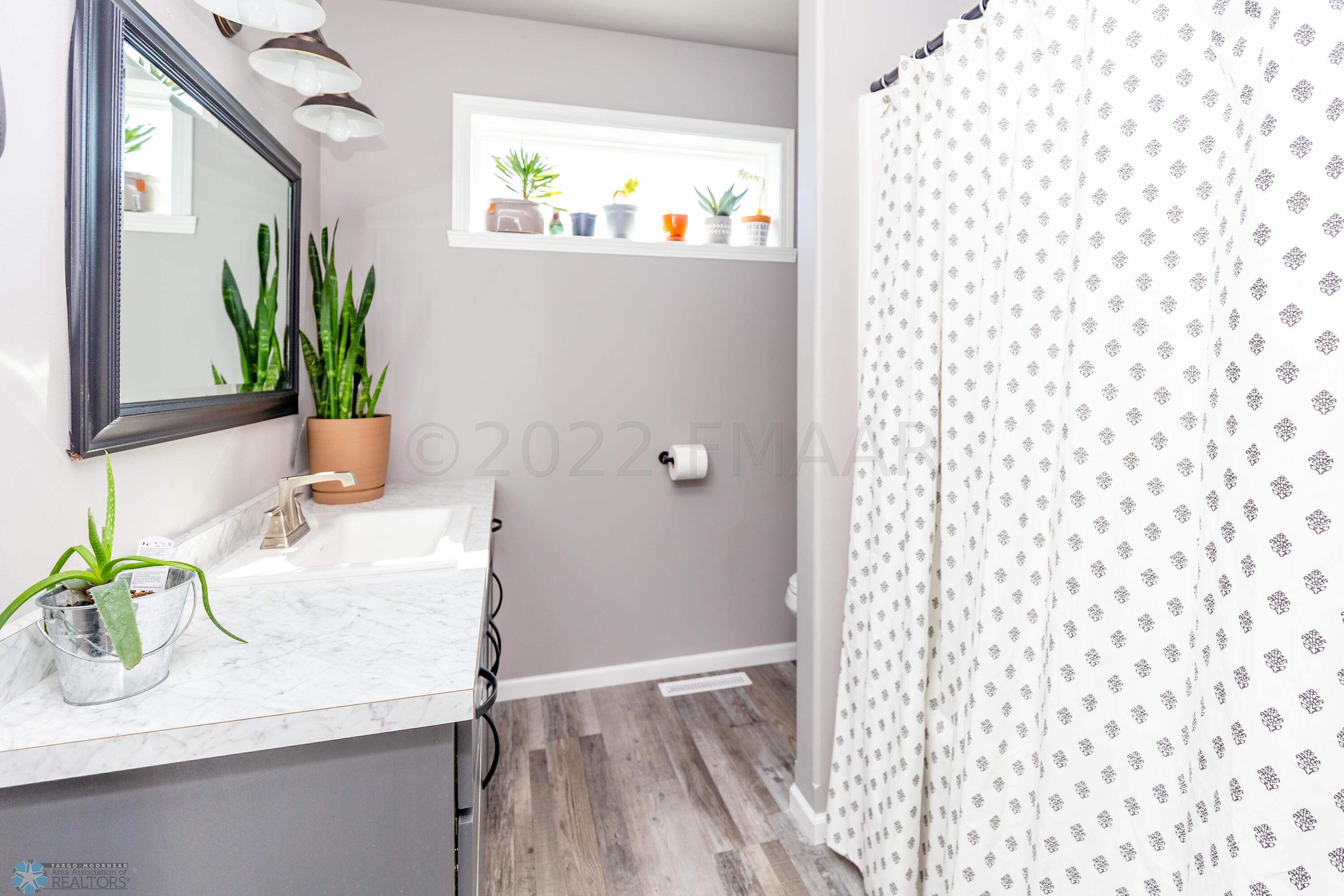 Upper Full Bathroom